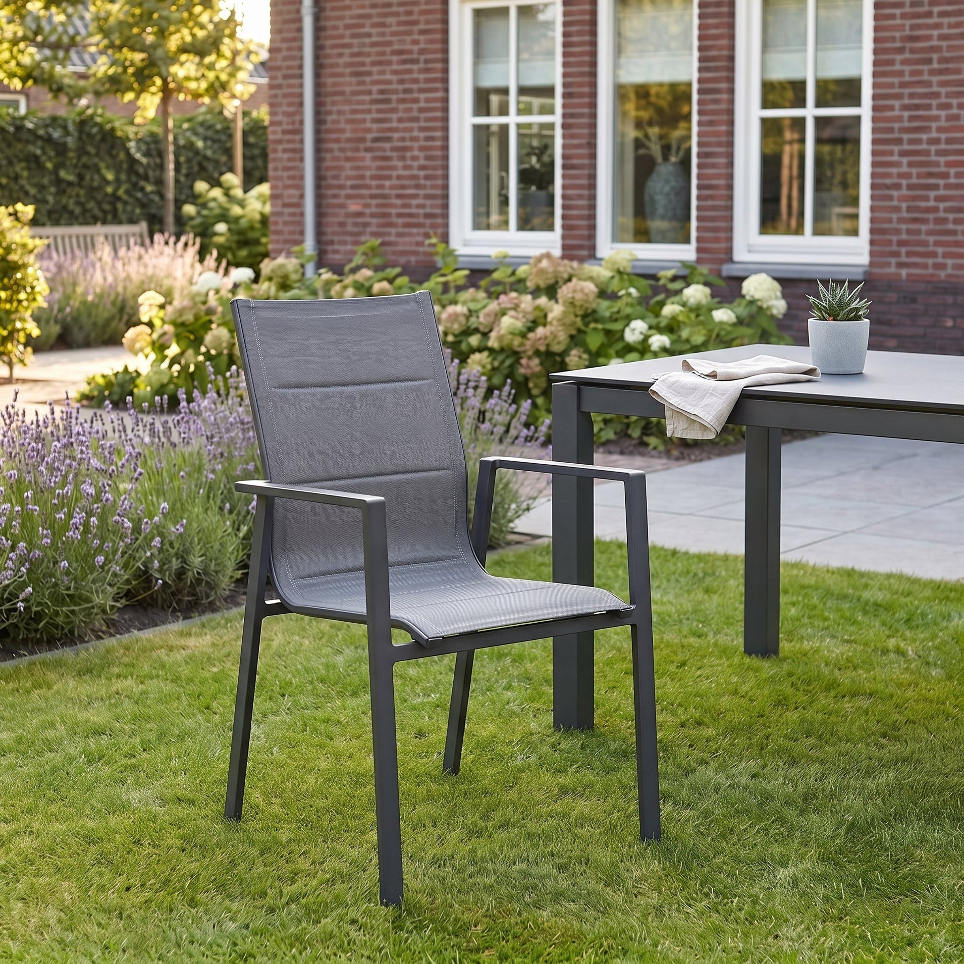 Abriola Stapelbare Tuinstoel | Dining in einem stimmungsvollen Garten - Outnest Gartenmöbel