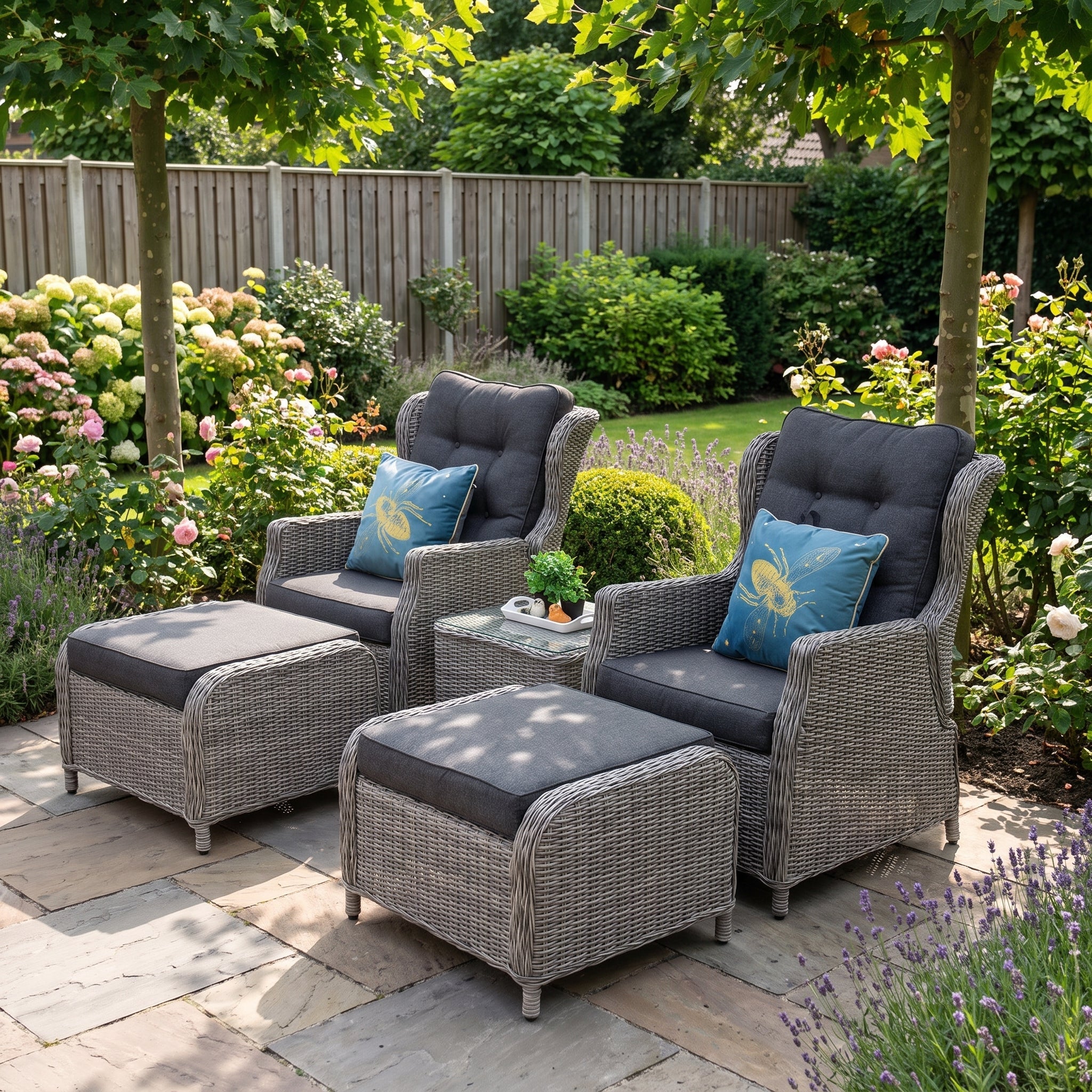 Alicante Verstellbare Loungeset Light Kobo Grey - Lifestyle-Aufnahme auf der Terrasse - Outnest