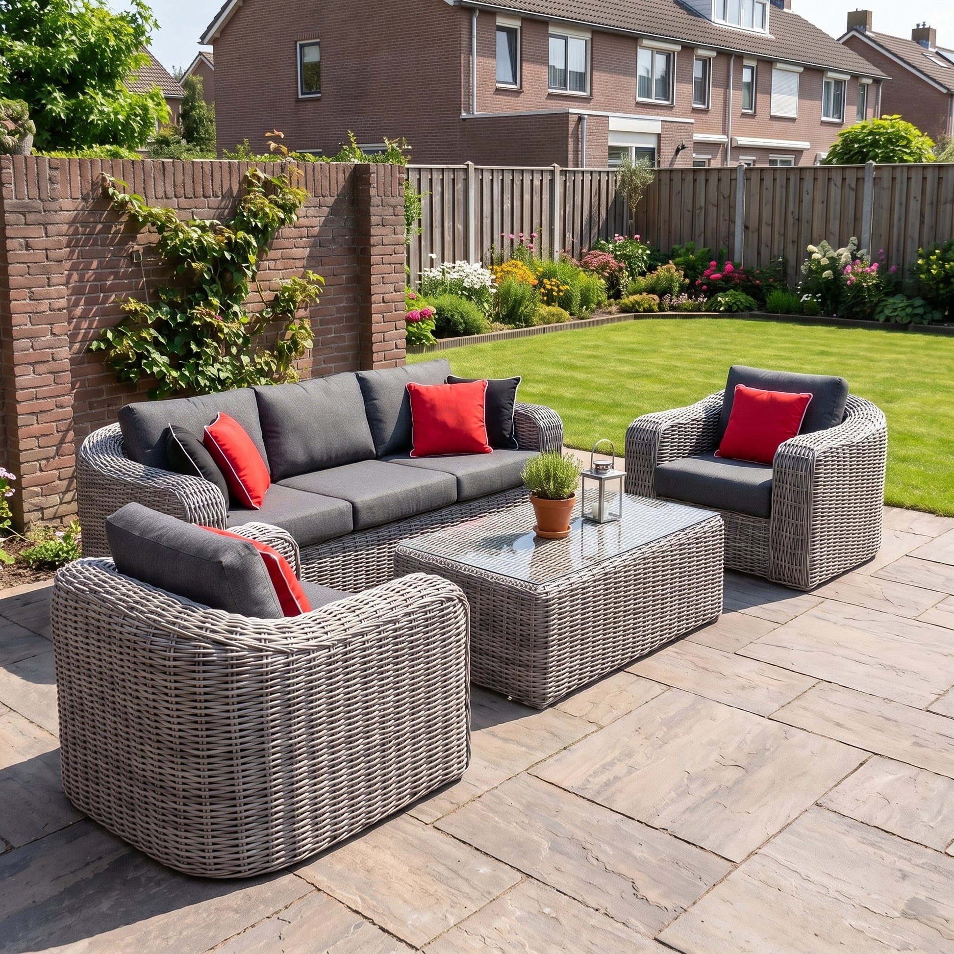 Arrecife Loungeset in einem stimmungsvollen Garten - Outnest Gartenmöbel