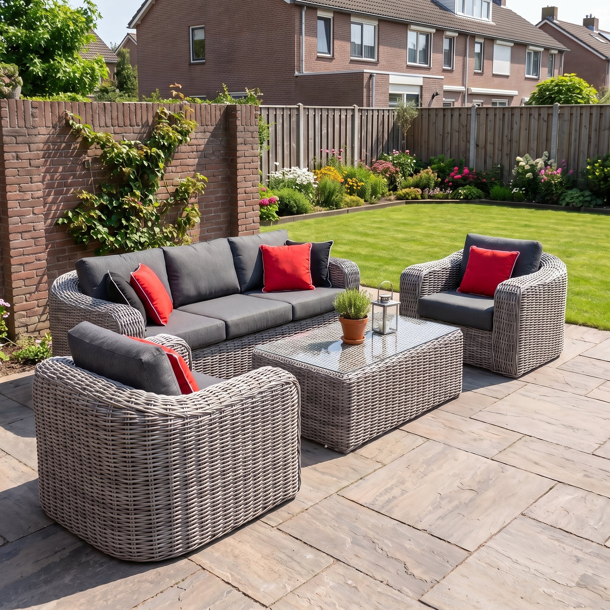 Arrecife Loungeset in einem stimmungsvollen Garten - Outnest Gartenmöbel