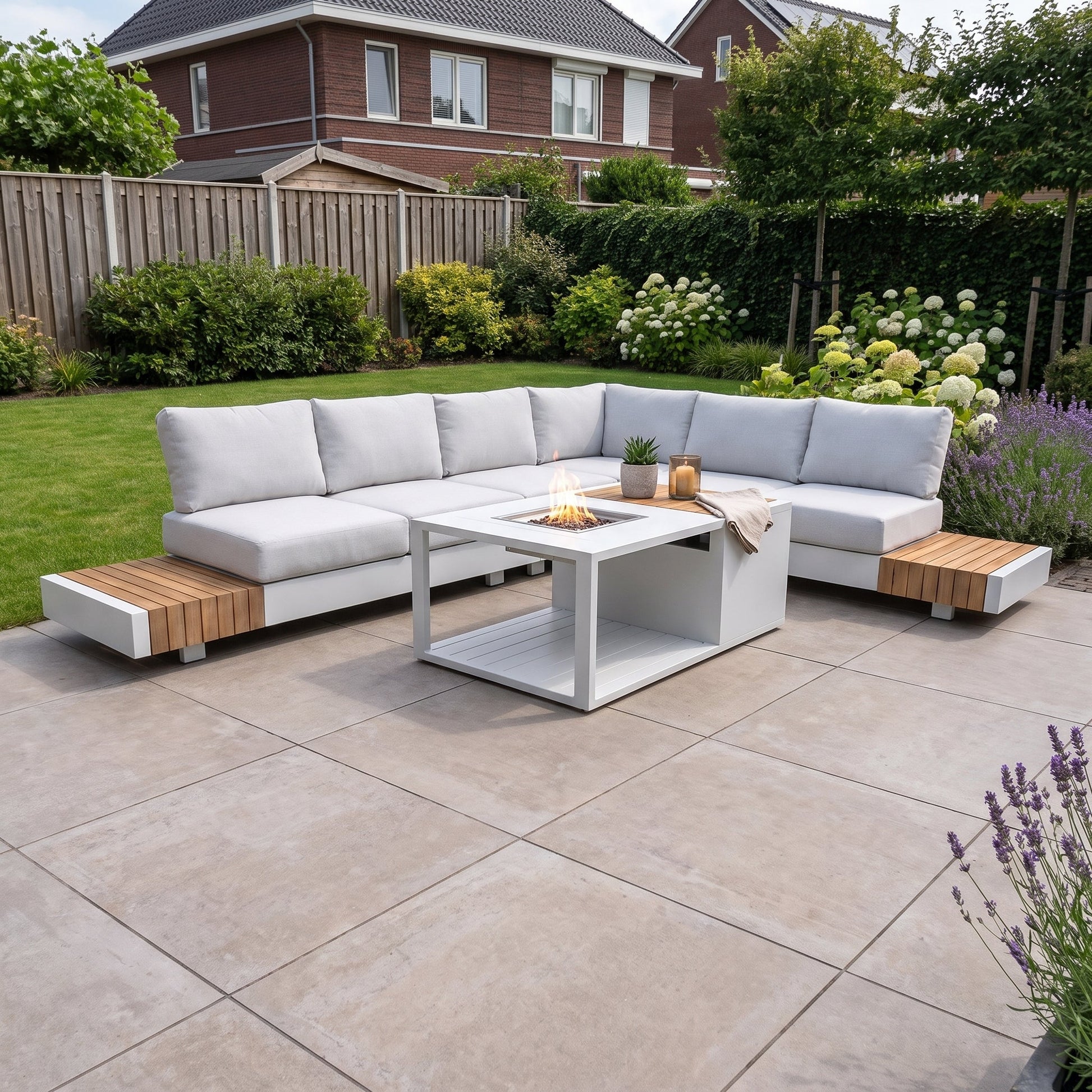 Athene Hoek Loungeset - White / Ja / Rechts in einem stimmungsvollen Garten - Outnest Gartenmöbel
