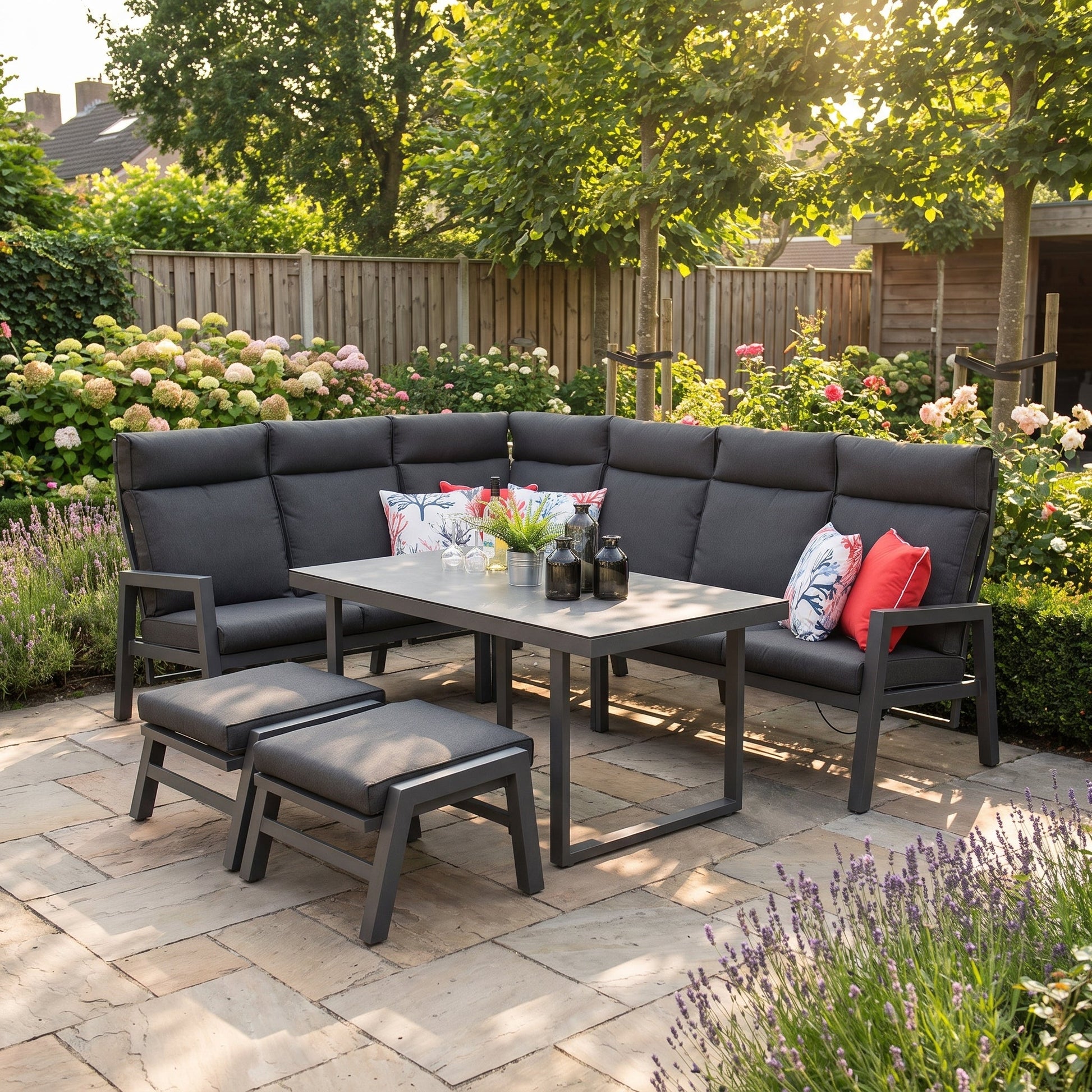 Atletico Lounge Dining Eckbank Dark Grey - Lifestyle-Aufnahme auf der Terrasse - Outnest