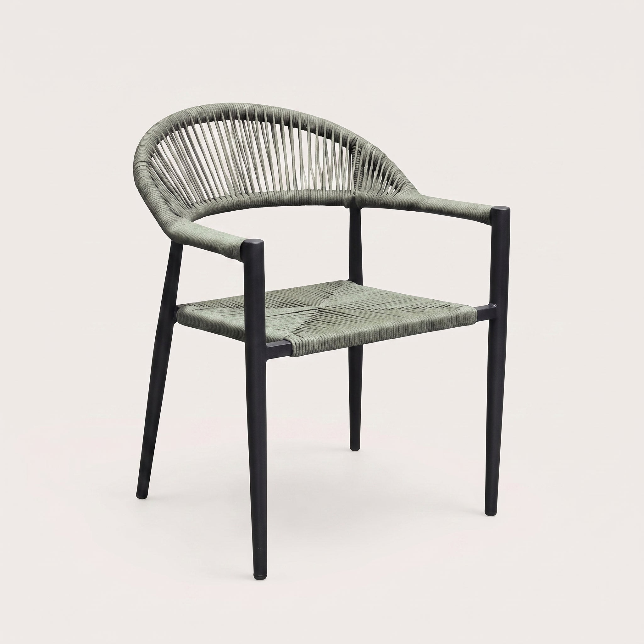 Barge Verstelbare Tuinstoel | Dining, Stapelbaar - Olive Green in einem stimmungsvollen Garten - Outnest Gartenmöbel