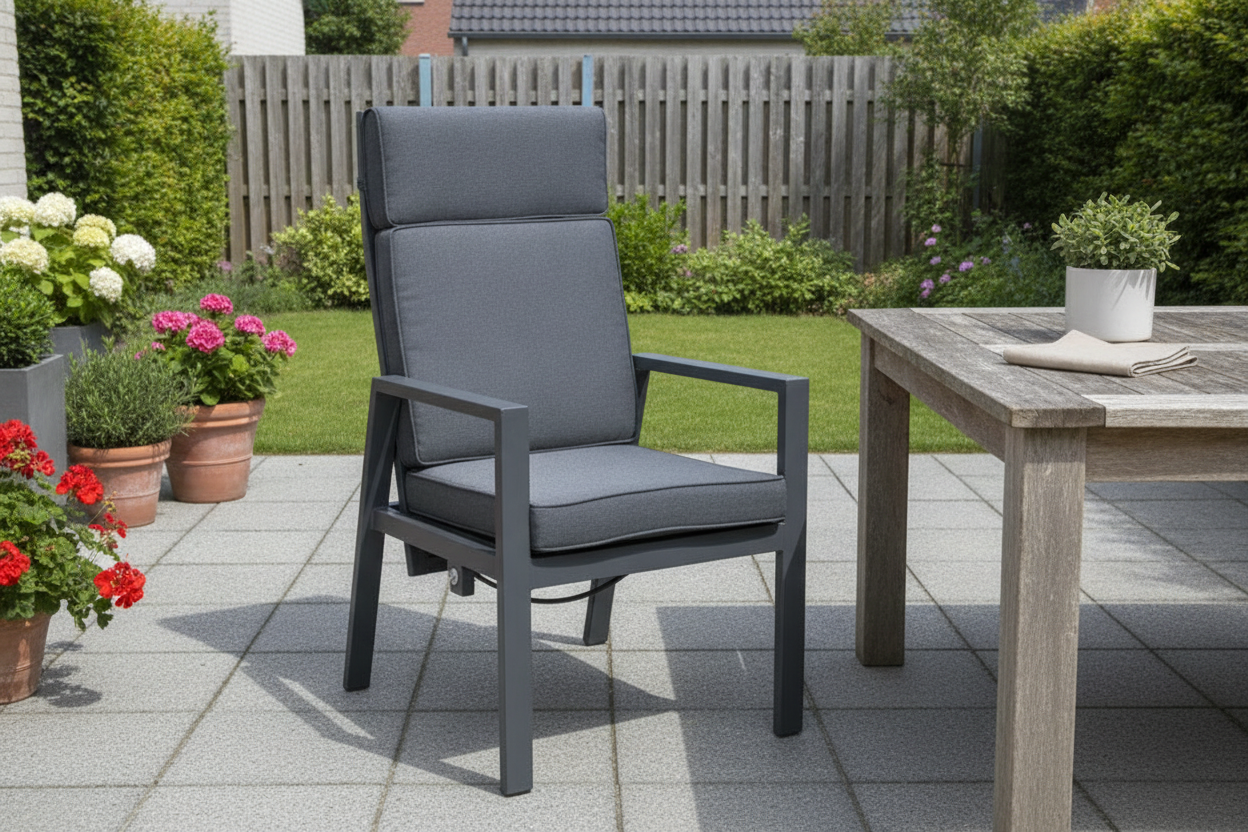 Birmingham Verstelbare Tuinstoel | Dining - Dark Grey, aluminium in einem stimmungsvollen Garten - Outnest Gartenmöbel