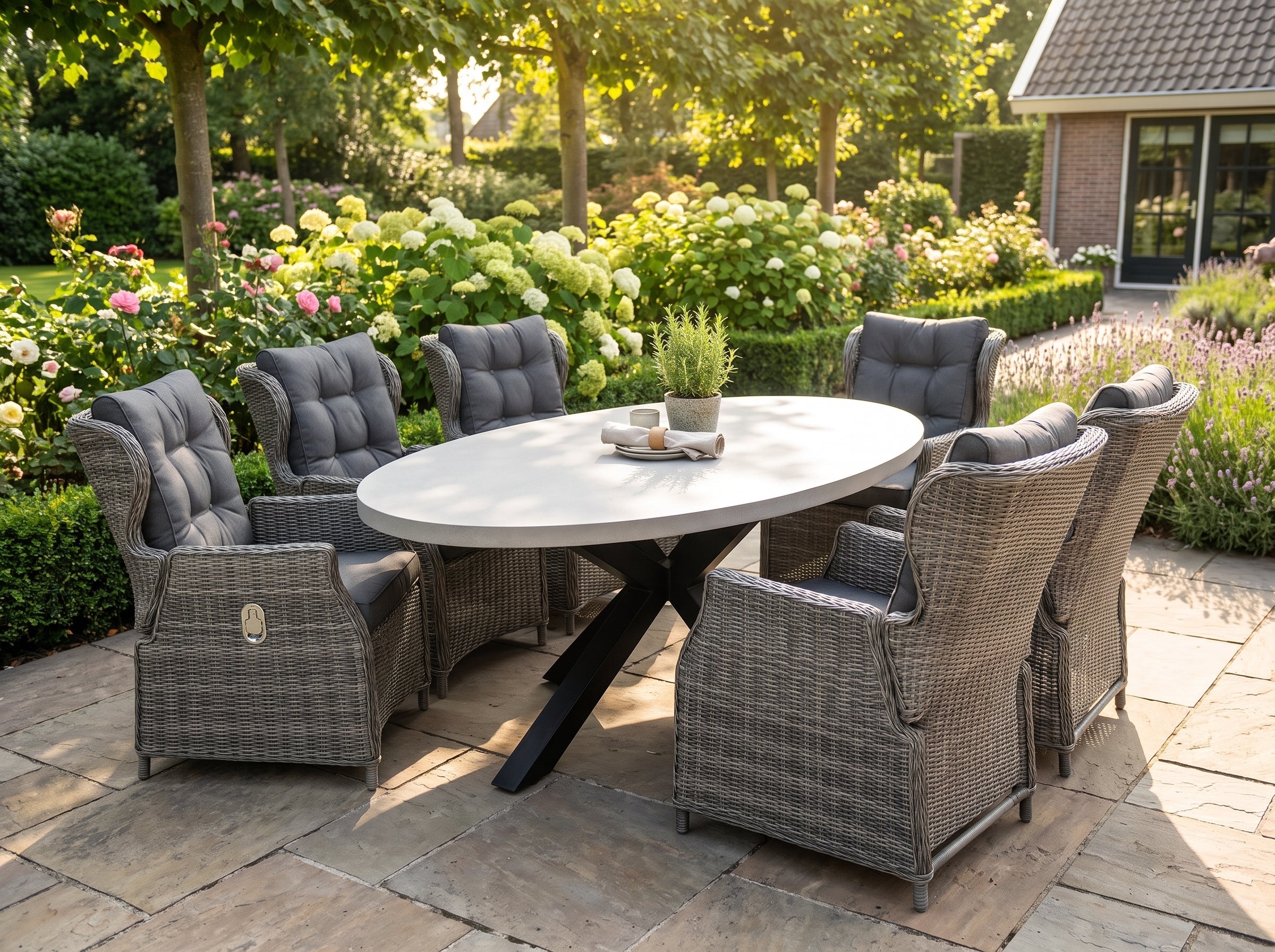 Bixley-Barcelona Verstelbare Tuinset 6 Personen - Polystone / Kobo Grey in einem stimmungsvollen Garten - Outnest Gartenmöbel