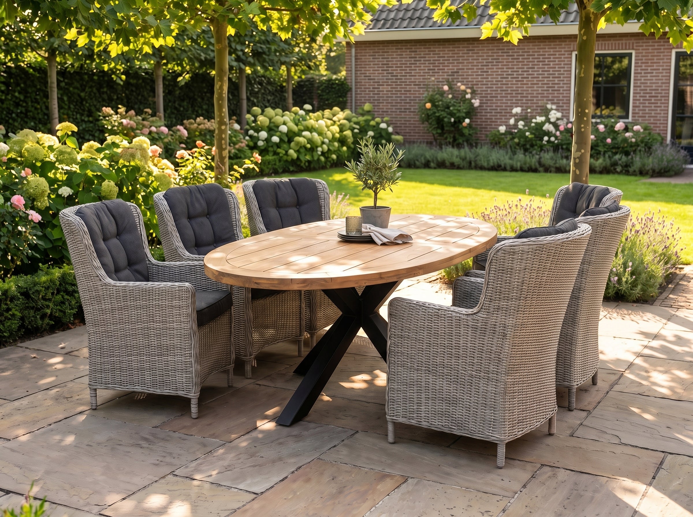 Bixley-Marina Tuinset 6 Personen - Acacia / Light Kobo Grey in einem stimmungsvollen Garten - Outnest Gartenmöbel