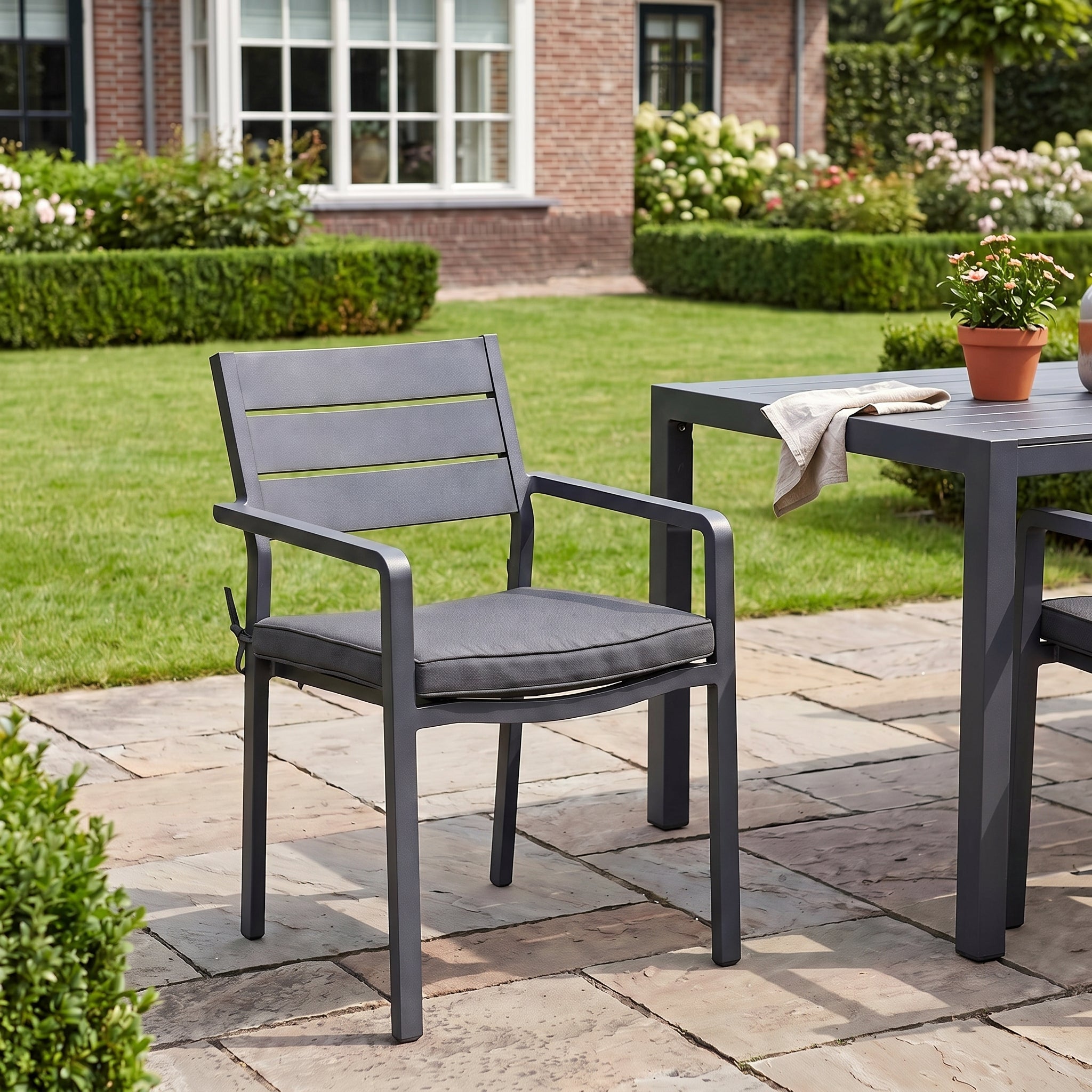Bolton Stapelbare Tuinstoel | Dining in einem stimmungsvollen Garten - Outnest Gartenmöbel