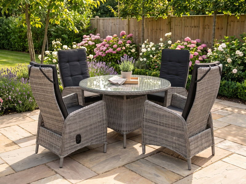 Brasil-Kansas Verstelbare Tuinset 4 Personen - Glas / Natural Grey in einem stimmungsvollen Garten - Outnest Gartenmöbel