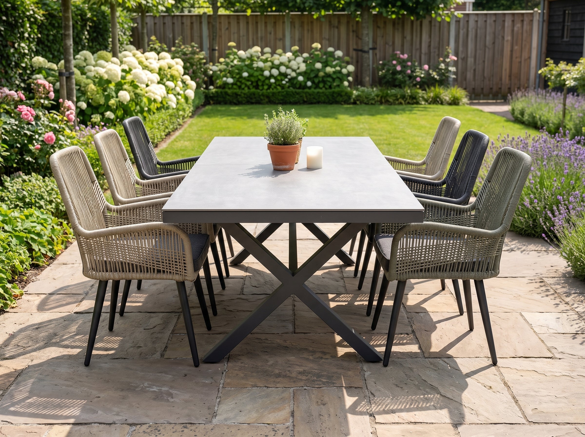 Bressano-Villenova Tuinset 6 Personen - Aluminium / Anthracite / Faded Sand / Olive Green in einem stimmungsvollen Garten -