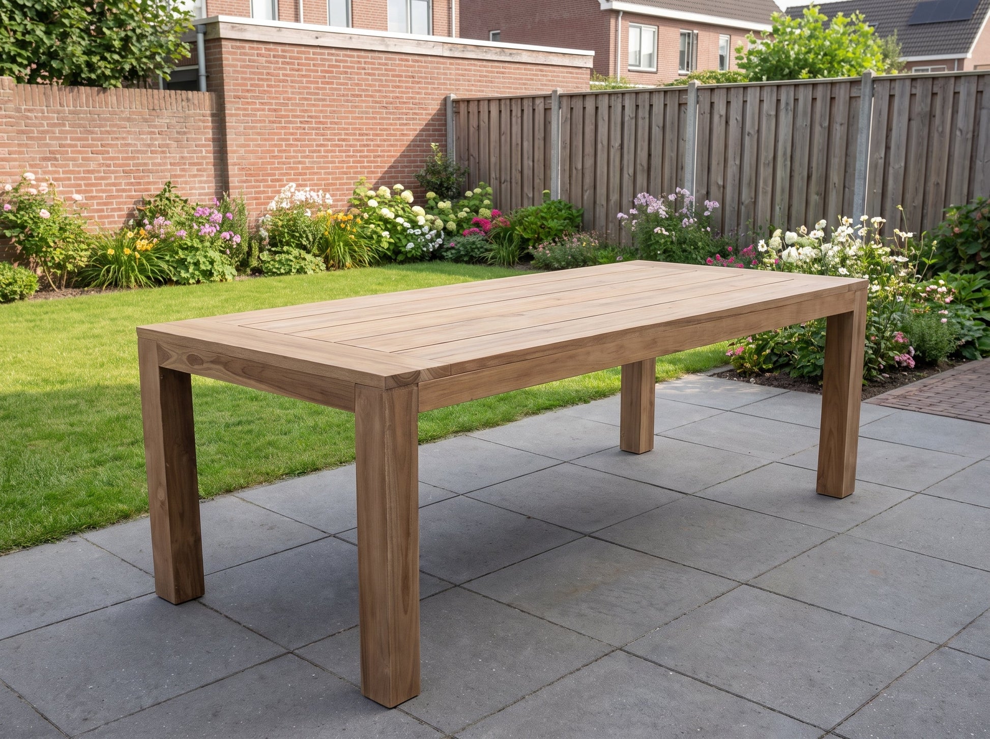 Cancun Rechthoekige Teak Tuintafel 240 cm - Teak in einem stimmungsvollen Garten - Outnest Gartenmöbel