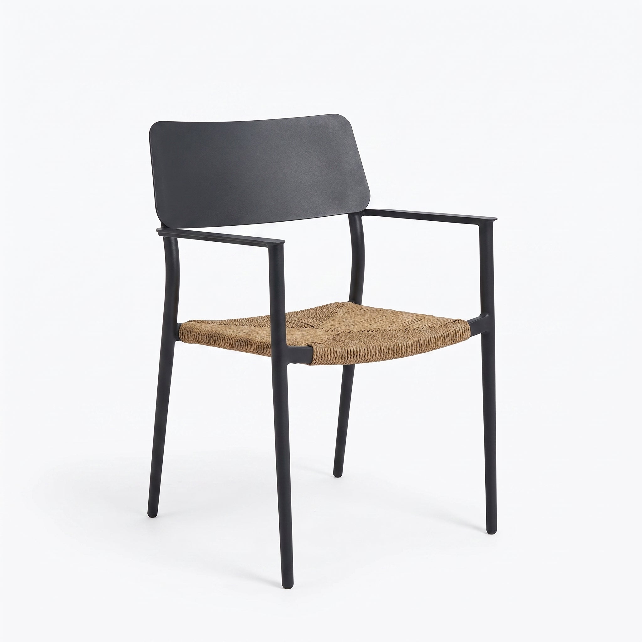 Chester Tuinstoel | Dining - Anthracite in einem stimmungsvollen Garten - Outnest Gartenmöbel