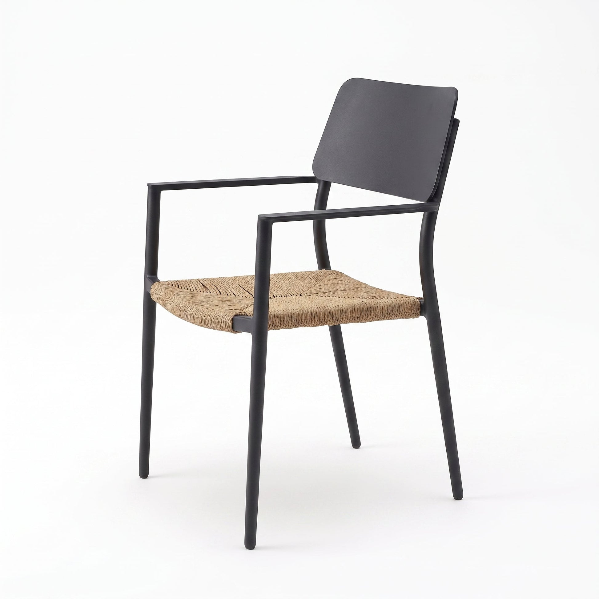 Chester Tuinstoel | Dining - Anthracite in einem stimmungsvollen Garten - Outnest Gartenmöbel