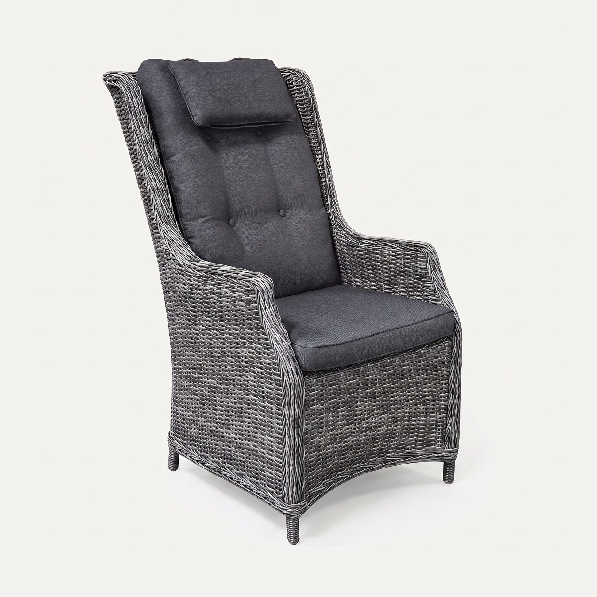 Darwin Tuinstoel | Dining, Hoge Rugleuning - Kobo Grey in einem stimmungsvollen Garten - Outnest Gartenmöbel