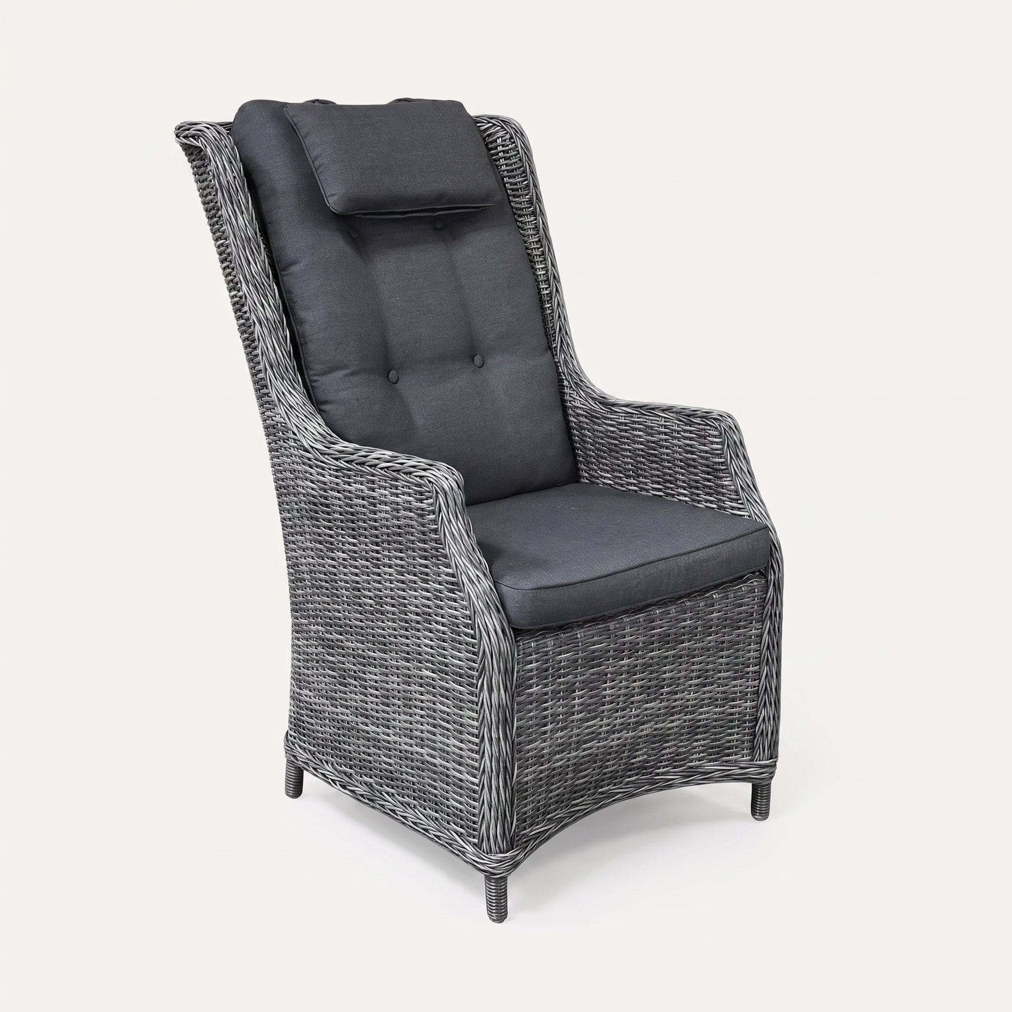 Darwin Tuinstoel | Dining, Hoge Rugleuning - Kobo Grey in einem stimmungsvollen Garten - Outnest Gartenmöbel