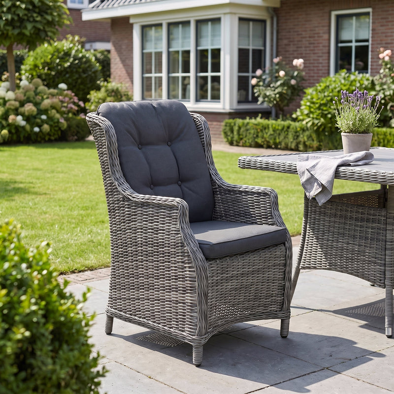 Darwin Tuinstoel | Dining - Kobo Grey in einem stimmungsvollen Garten - Outnest Gartenmöbel