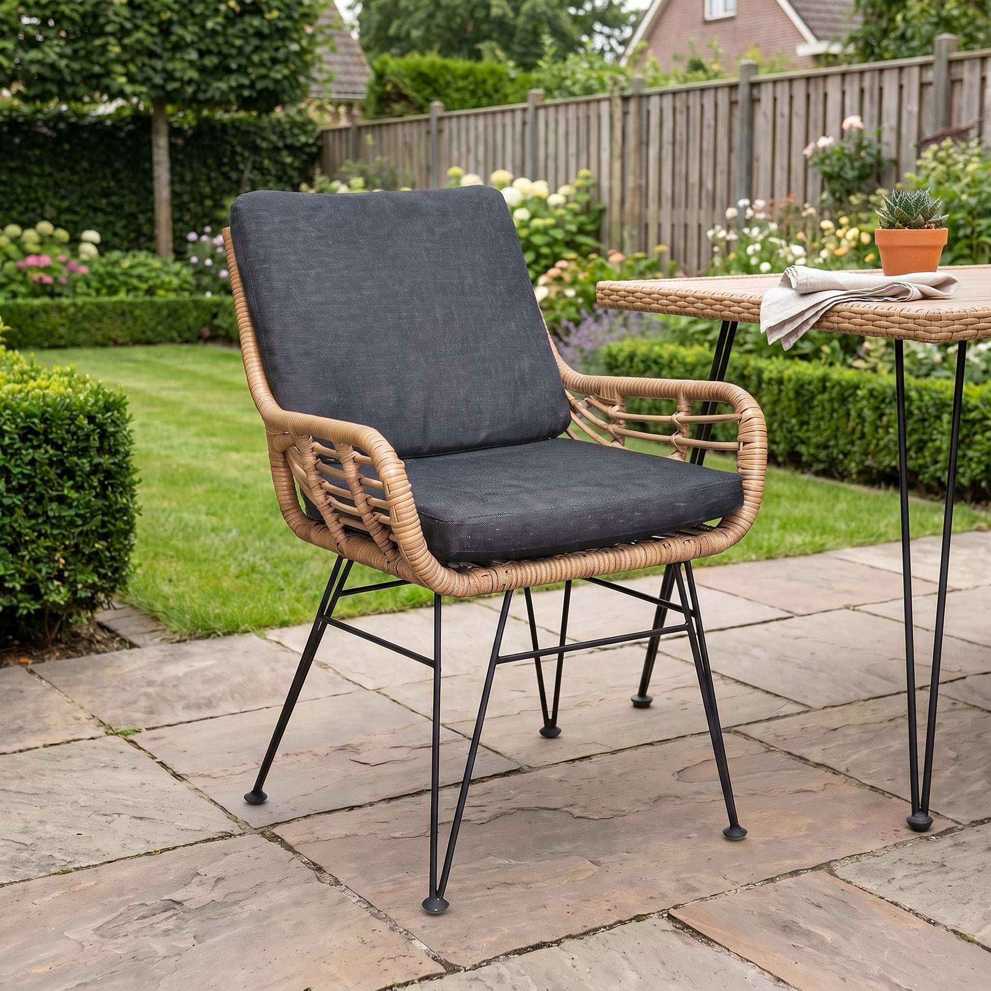 Dover Tuinstoel | Dining in einem stimmungsvollen Garten - Outnest Gartenmöbel