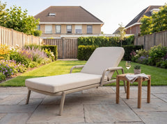 Egina Ligbed - Beige in einem stimmungsvollen Garten - Outnest Gartenmöbel