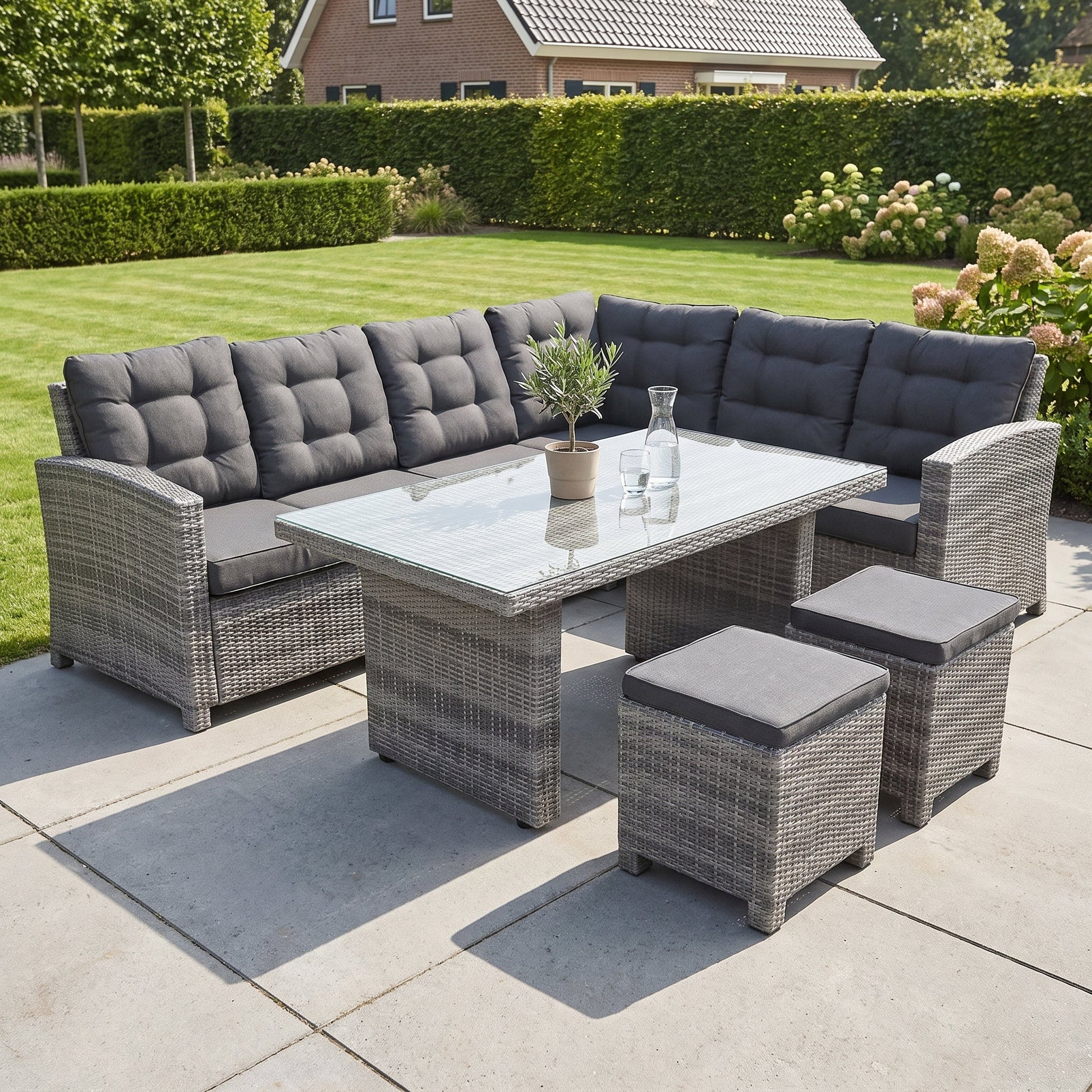 Las Palmas Dining Loungeset - Light Grey / Hoge tafel, glas / Rechts in einem stimmungsvollen Garten - Outnest Gartenmöbel