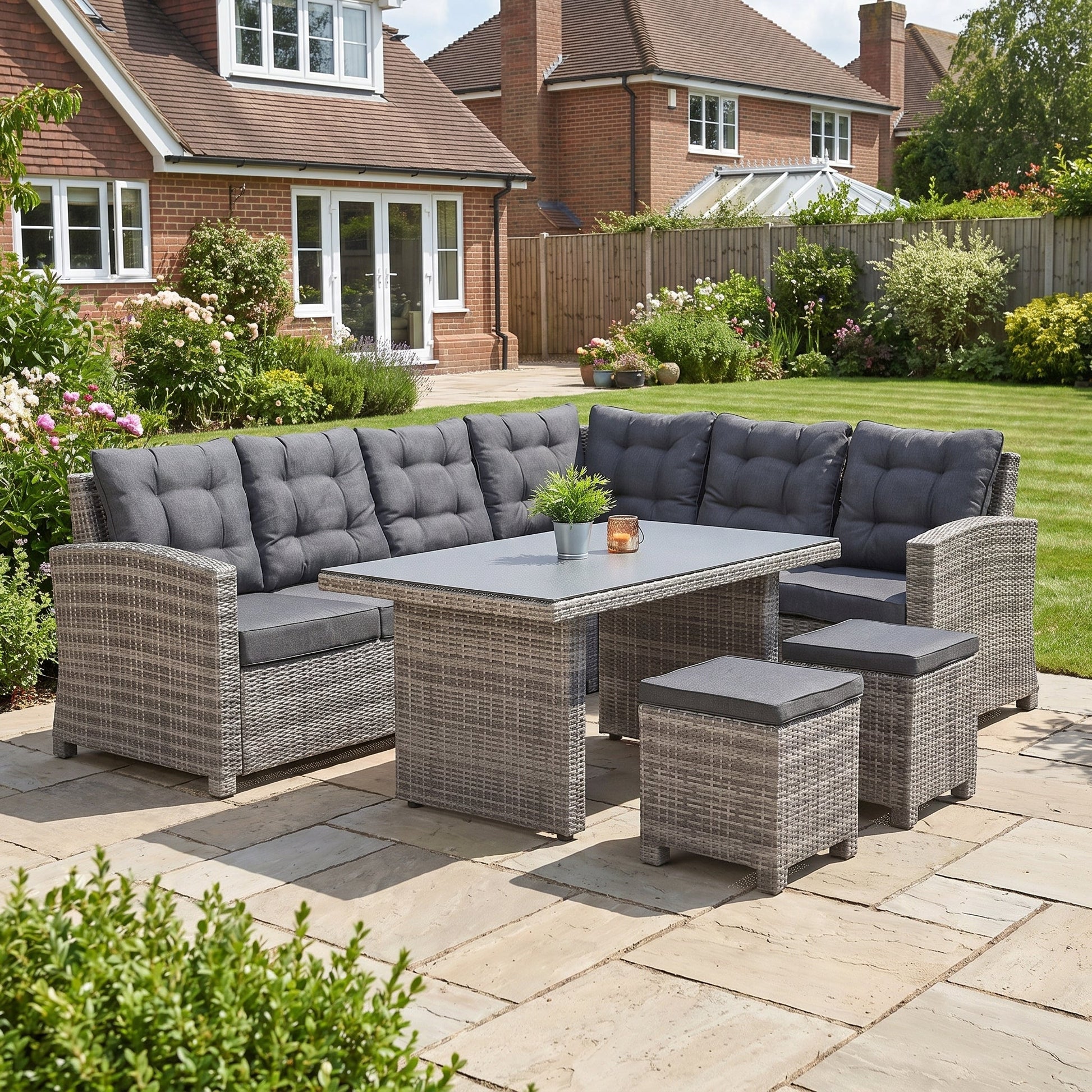 Las Palmas Dining Loungeset - Light Grey / Hoge tafel, spraystone / Rechts in einem stimmungsvollen Garten - Outnest