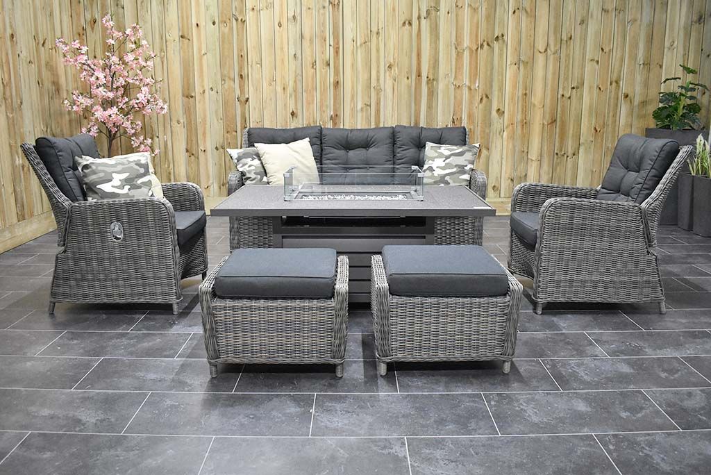 Madrid Verstellbares Loungemöbel für den Essbereich 3-Sitzer + 2 Stühle – Spraystone / Kobo Grey / Feuertisch 150 cm