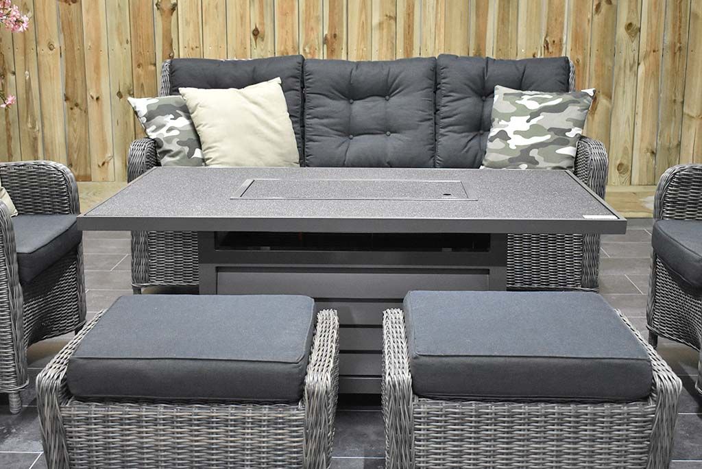 Madrid Verstellbares Loungemöbel für den Essbereich 3-Sitzer + 2 Stühle – Spraystone / Kobo Grey / Feuertisch 150 cm