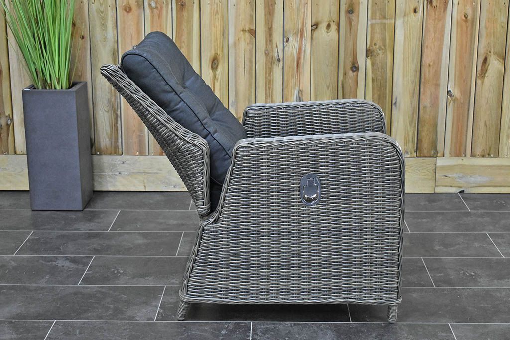 Madrid Verstellbares Loungemöbel für den Essbereich 3-Sitzer + 2 Stühle – Spraystone / Kobo Grey / Feuertisch 150 cm