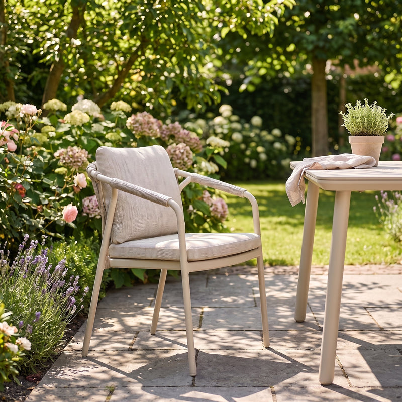 Marc Esszimmerstuhl Dining Beige im Garten - Outnest Gartenmöbel