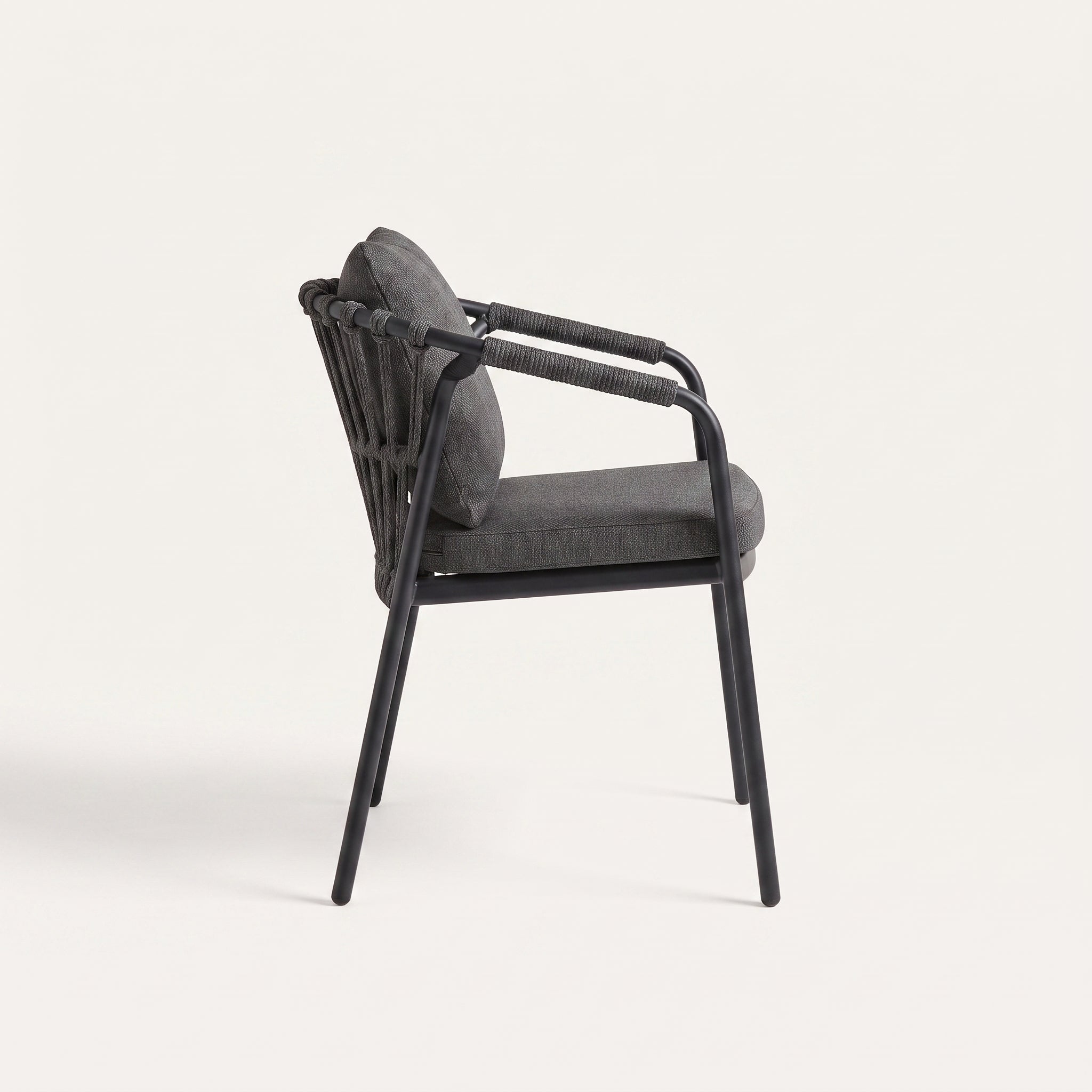 Marc Esszimmerstuhl Dining Dark Grey - Studiofoto weißer Hintergrund - Outnest Gartenmöbel