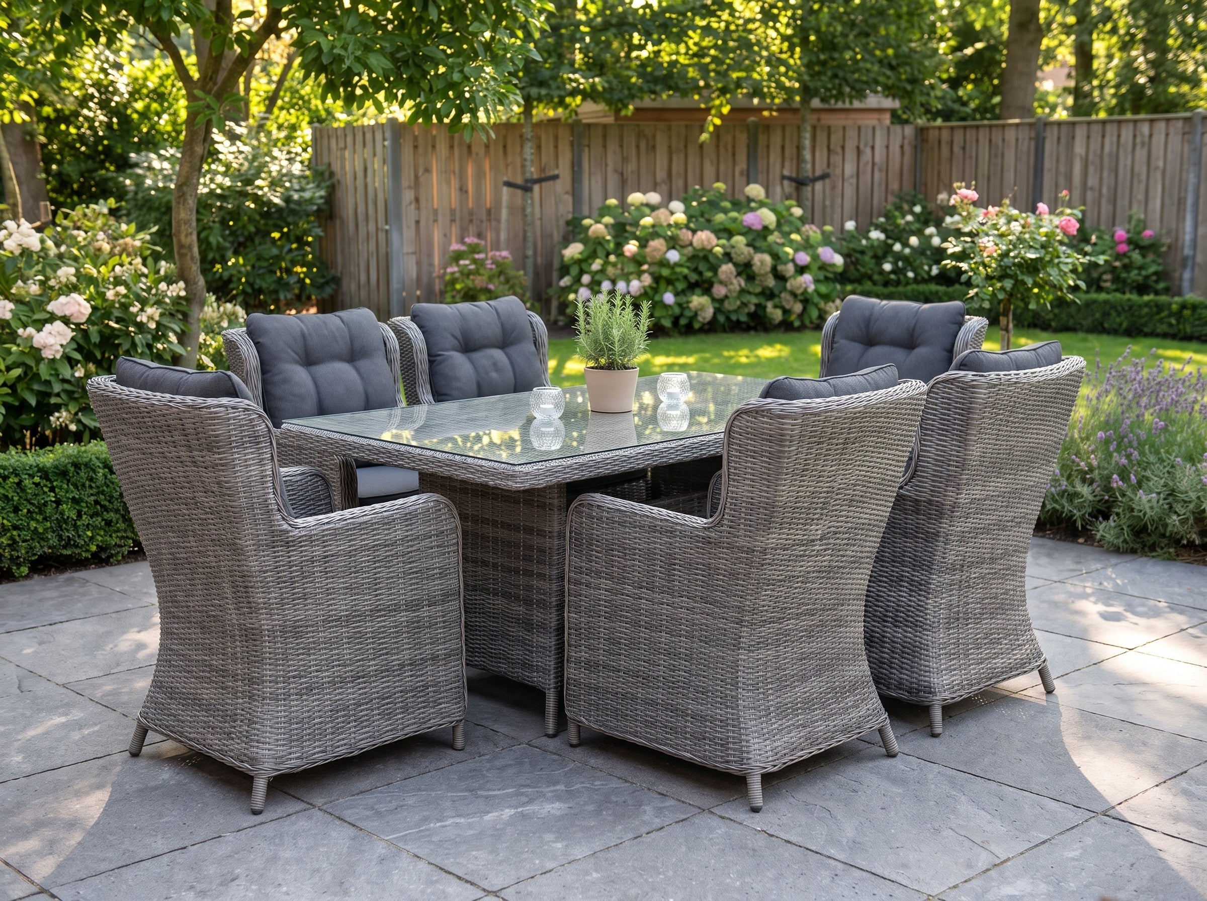 Menorca-Delano Tuinset 6 Personen - Glas / Natural Grey in einem stimmungsvollen Garten - Outnest Gartenmöbel