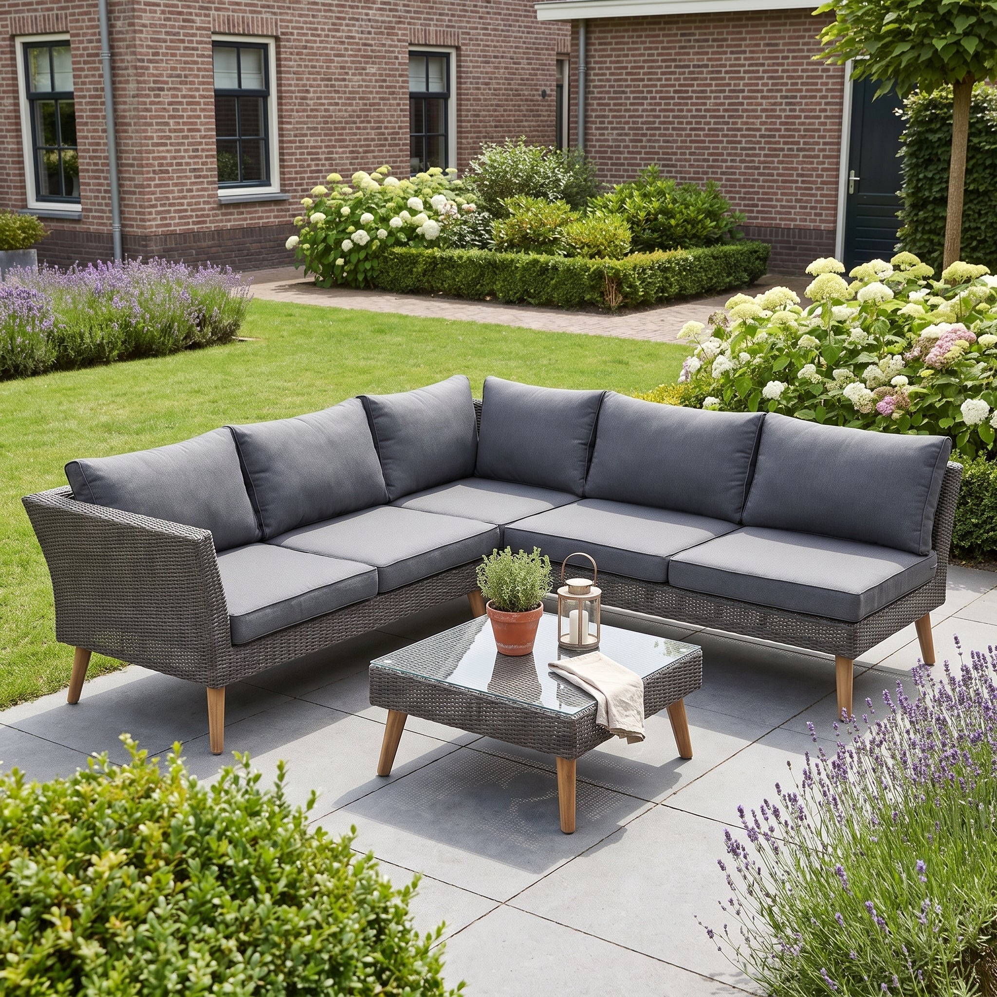 Milano Loungeset 3 zits + 2 stoelen - Anthracite in einem stimmungsvollen Garten - Outnest Gartenmöbel