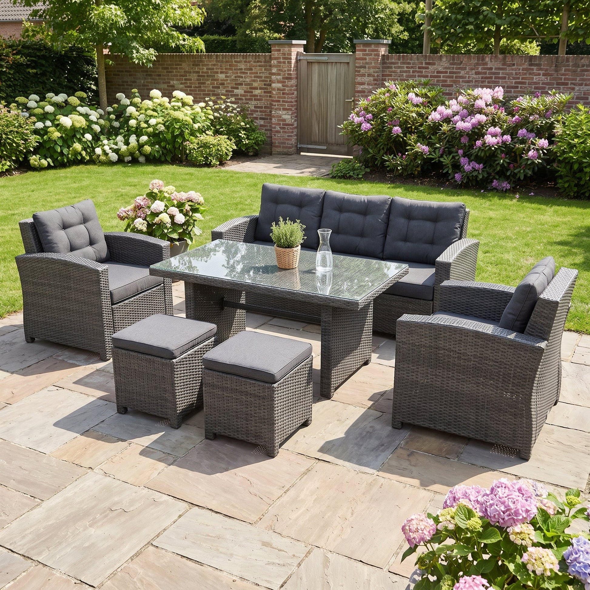 Minnesota Dining Loungeset - Glas / Dark Grey in einem stimmungsvollen Garten - Outnest Gartenmöbel