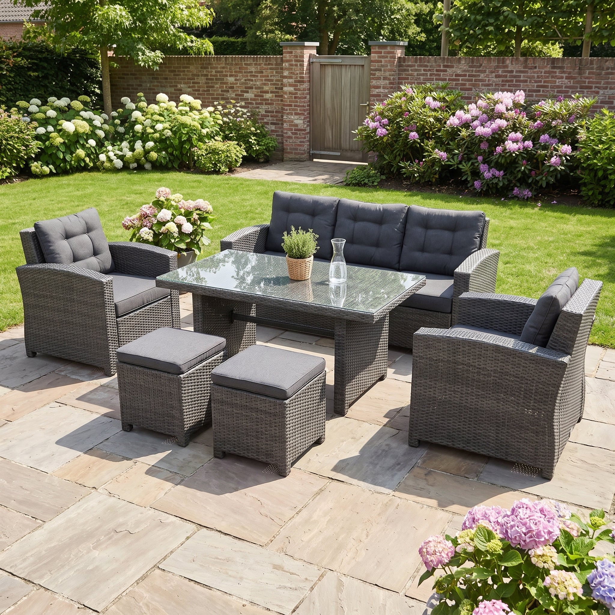 Minnesota Dining Loungeset - Glas / Dark Grey in einem stimmungsvollen Garten - Outnest Gartenmöbel