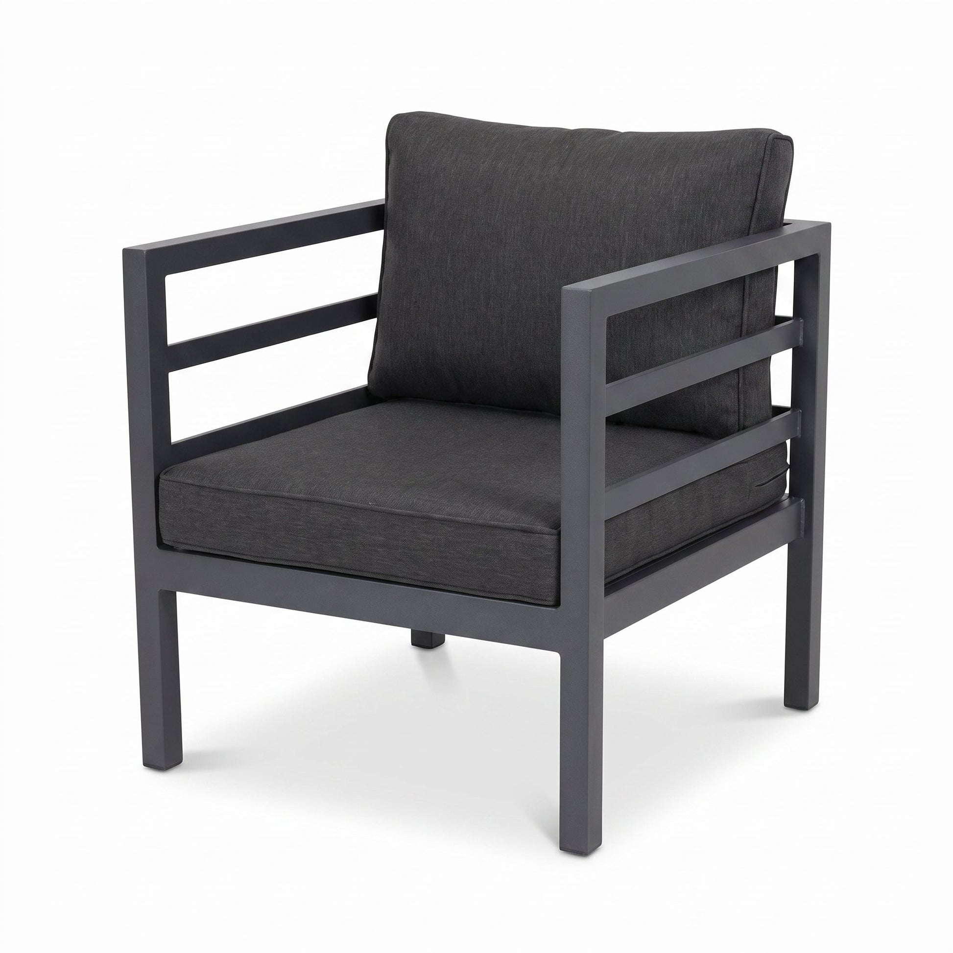 Nevada Loungestoel - Dark Grey in einem stimmungsvollen Garten - Outnest Gartenmöbel