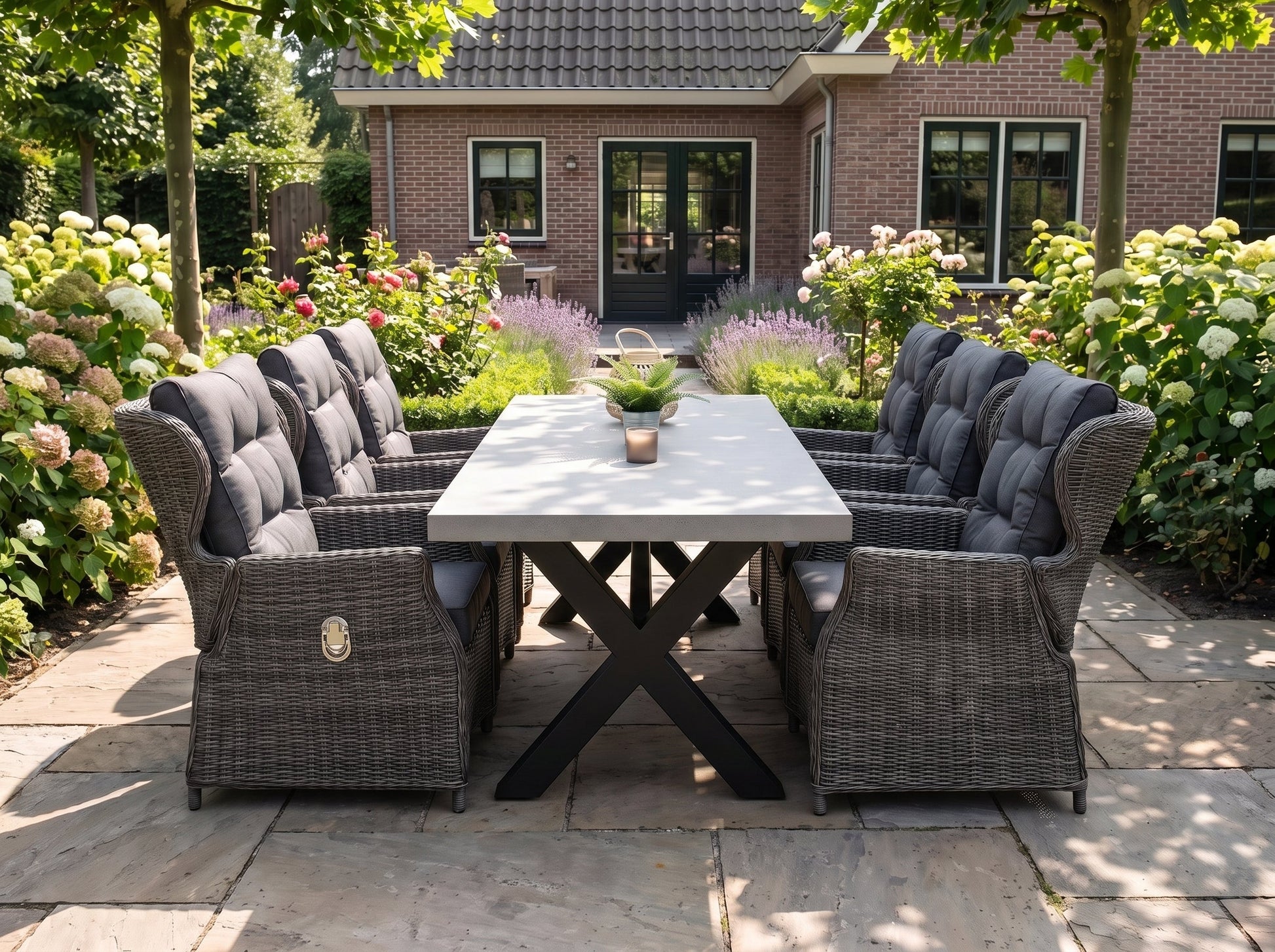 Norwich-Barcelona Verstelbare Tuinset 6 Personen - Polystone, Gepoedercoat staal / Kobo Grey in einem stimmungsvollen