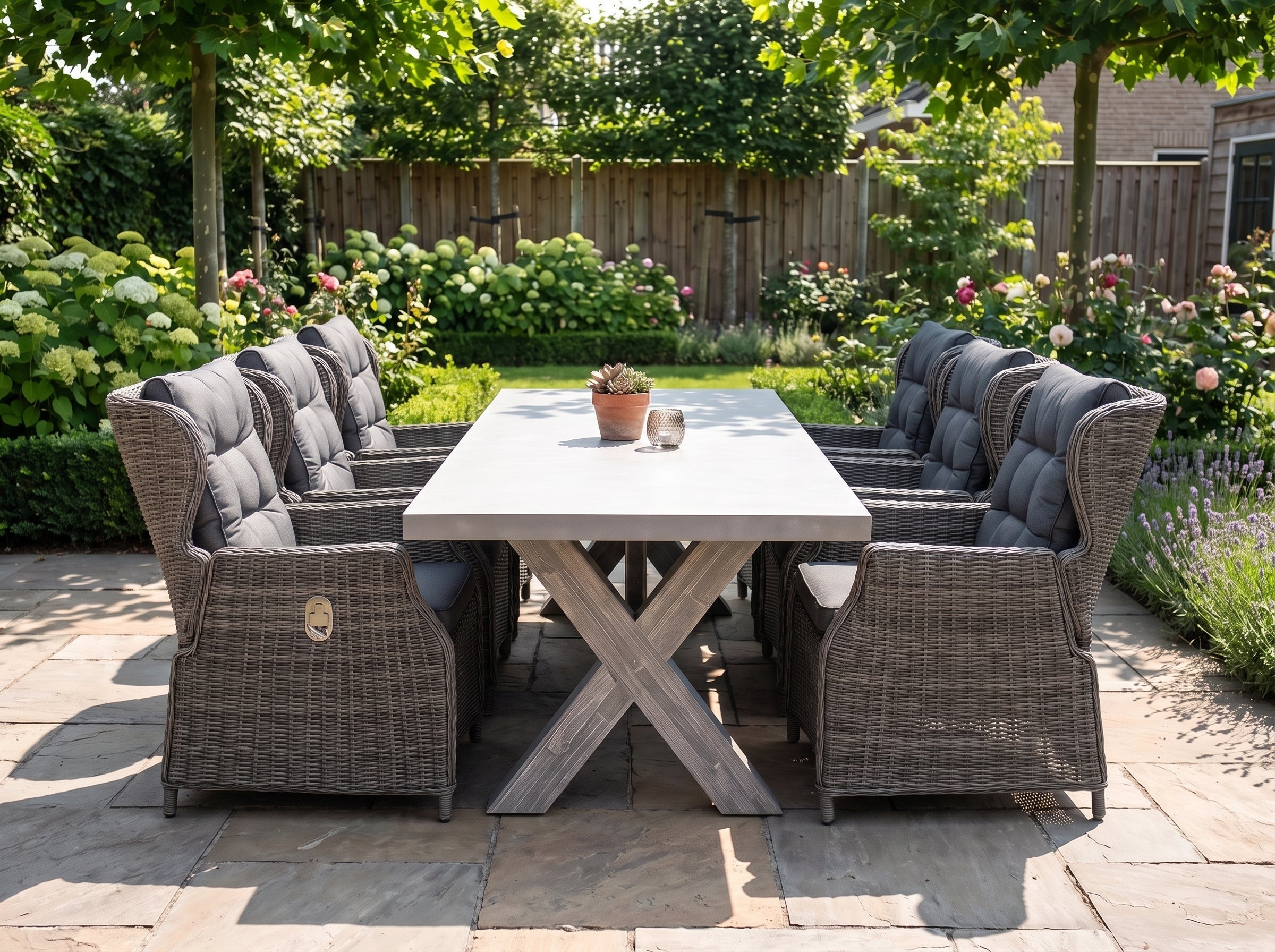 Norwich-Barcelona Verstelbare Tuinset 6 Personen - Polystone, Vintage Antique Grey / Kobo Grey in einem stimmungsvollen