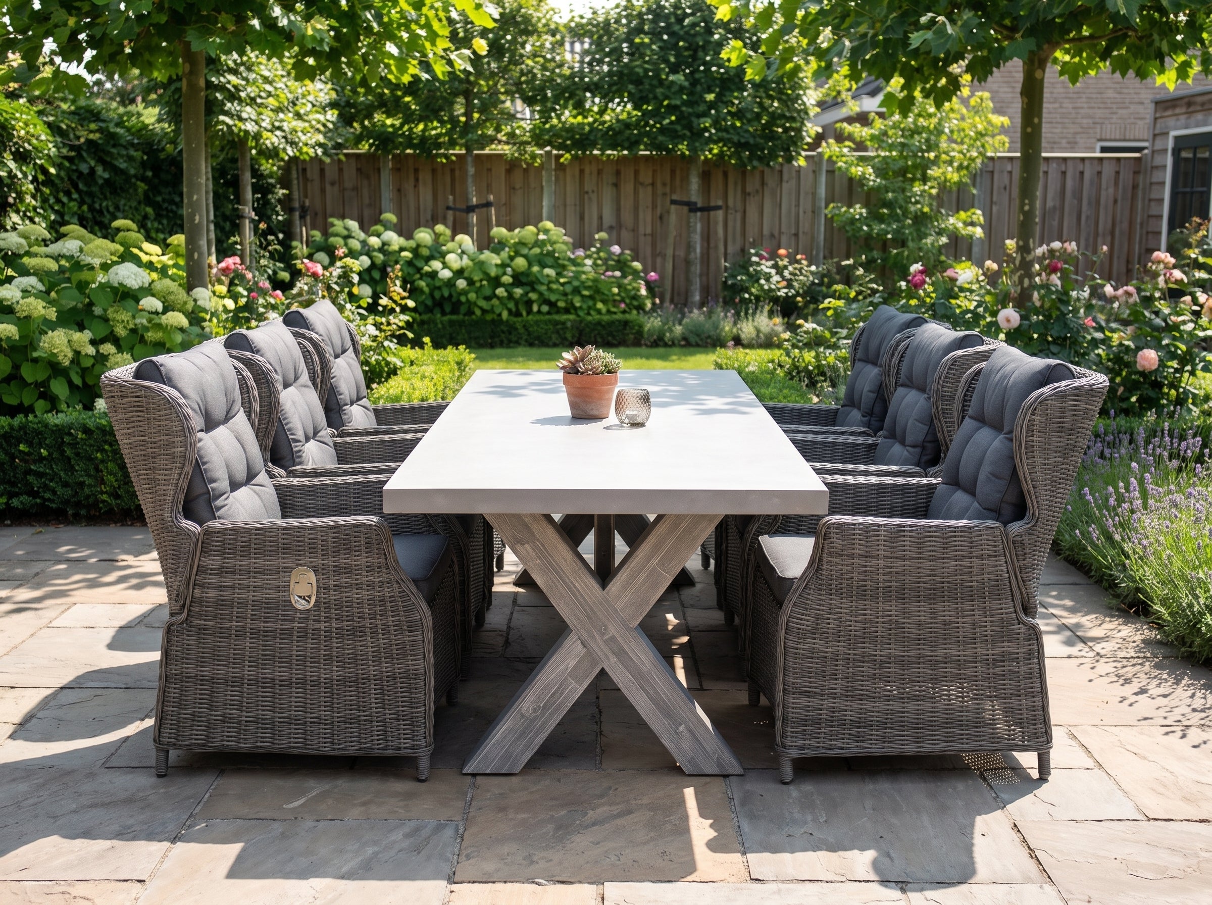 Norwich-Barcelona Verstelbare Tuinset 6 Personen - Polystone, Vintage Antique Grey / Kobo Grey in einem stimmungsvollen