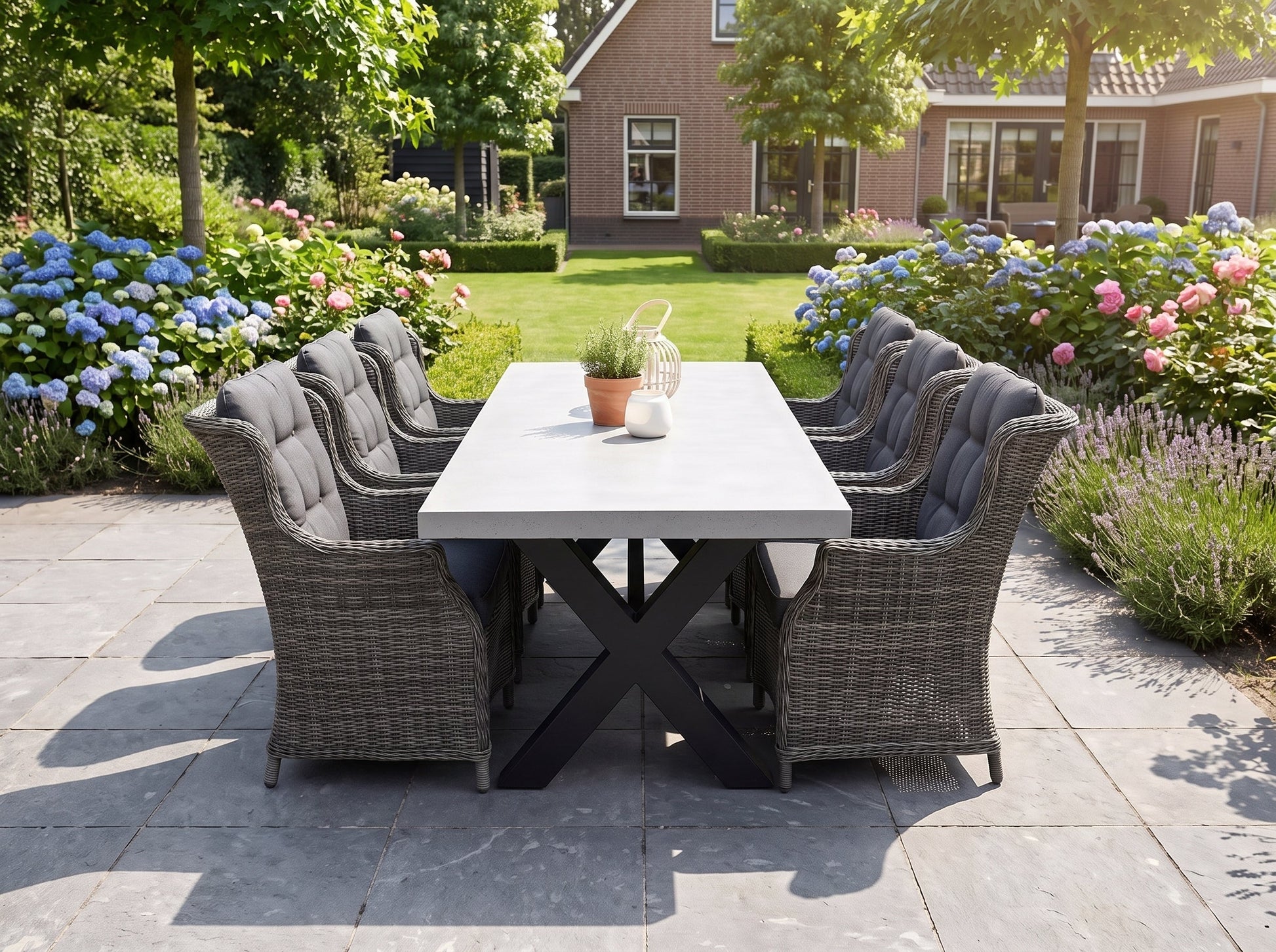Norwich-Darwin Tuinset 6 Personen - Polystone, Gepoedercoat staal / Kobo Grey in einem stimmungsvollen Garten - Outnest