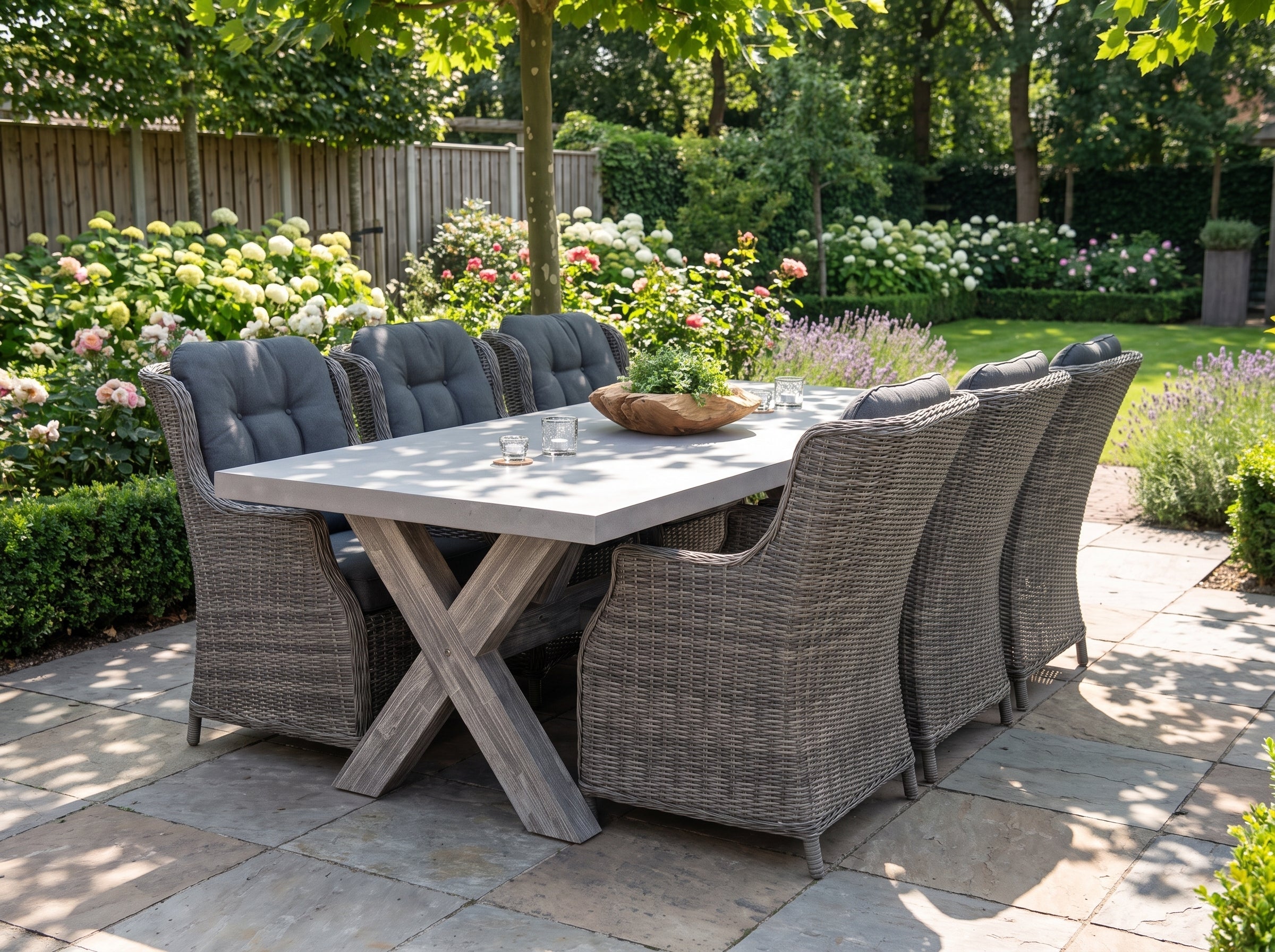 Norwich-Darwin Tuinset 6 Personen - Polystone, Vintage Antique Grey / Kobo Grey in einem stimmungsvollen Garten - Outnest