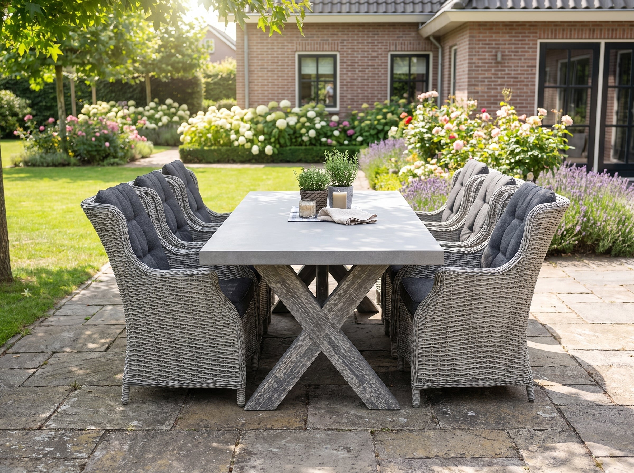 Norwich-Darwin Tuinset 6 Personen - Polystone, Vintage Antique Grey / Light Kobo Grey in einem stimmungsvollen Garten -