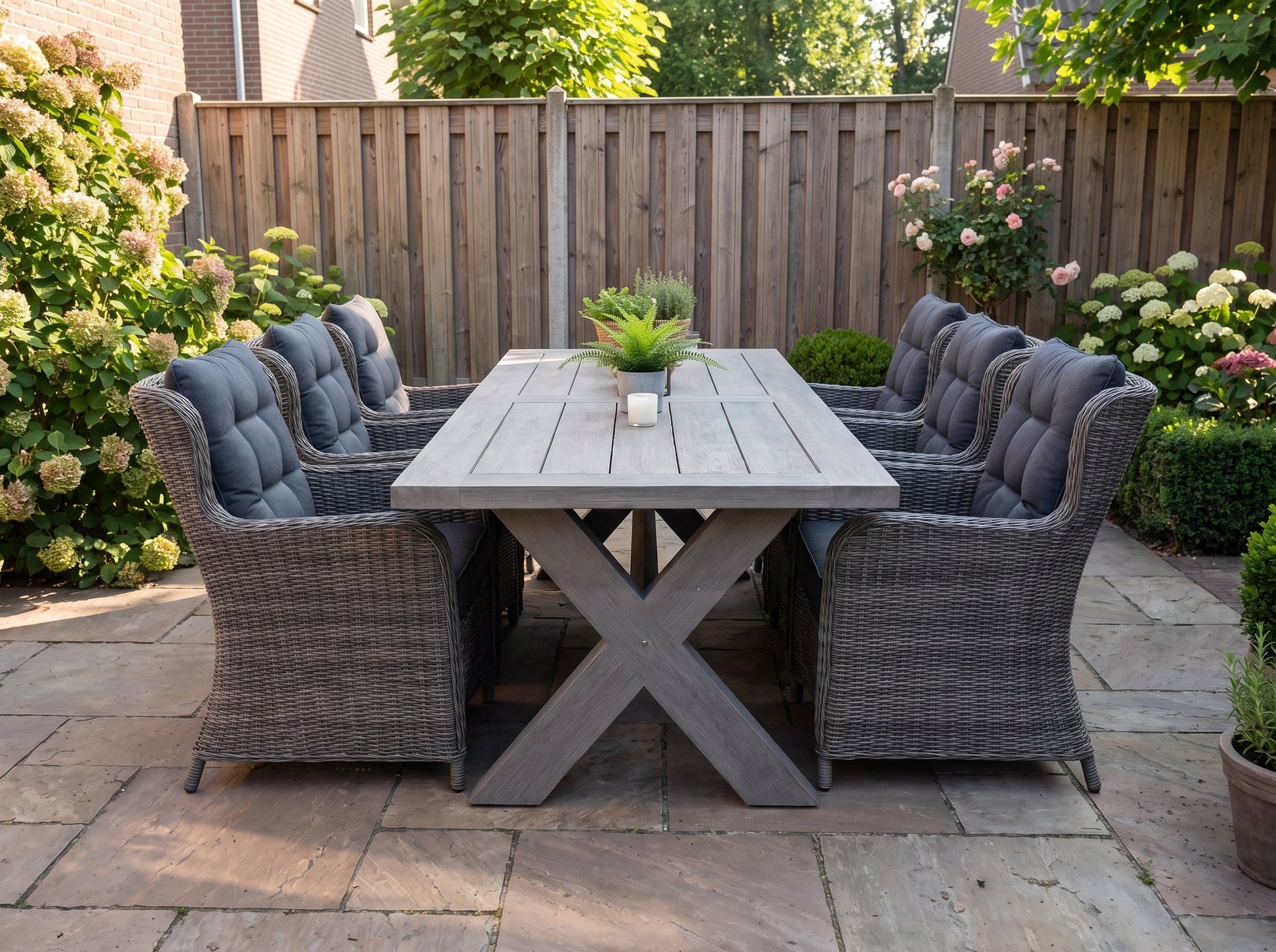 Norwich-Delano Tuinset 6 Personen - Acacia / Kobo Grey in einem stimmungsvollen Garten - Outnest Gartenmöbel
