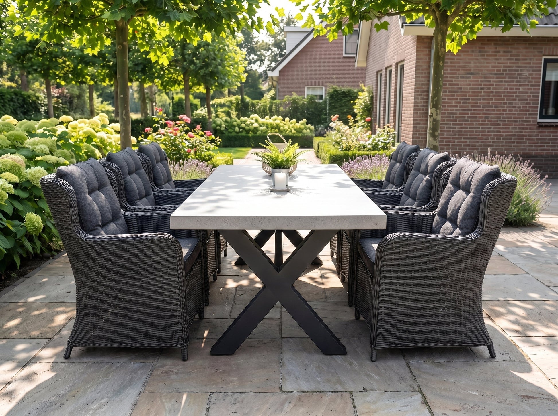 Norwich-Delano Tuinset 6 Personen - Polystone, Gepoedercoat staal / Rock Grey in einem stimmungsvollen Garten - Outnest