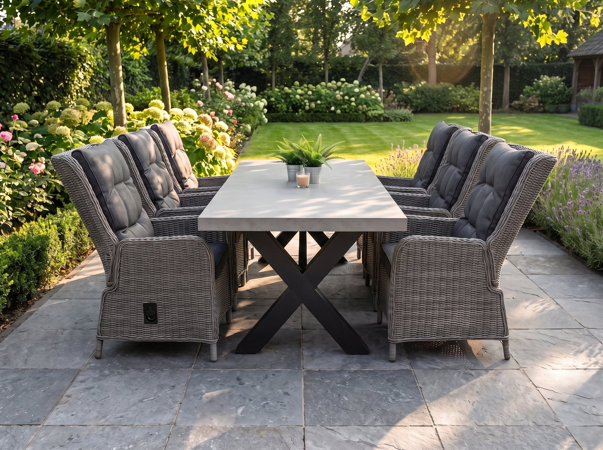 Norwich-Marling Verstelbare Tuinset 6 Personen - Polystone, Gepoedercoat staal / Natural Grey in einem stimmungsvollen