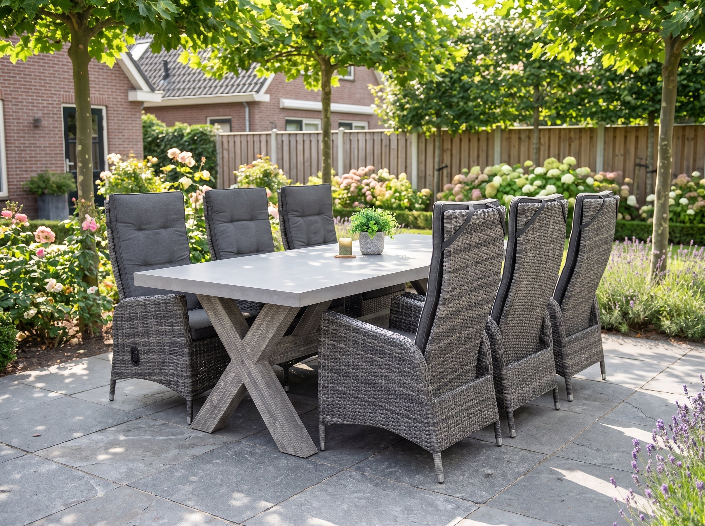 Norwich-Menorca Verstelbare Tuinset 6 Personen - Polystone / Two Tone Grey in einem stimmungsvollen Garten - Outnest