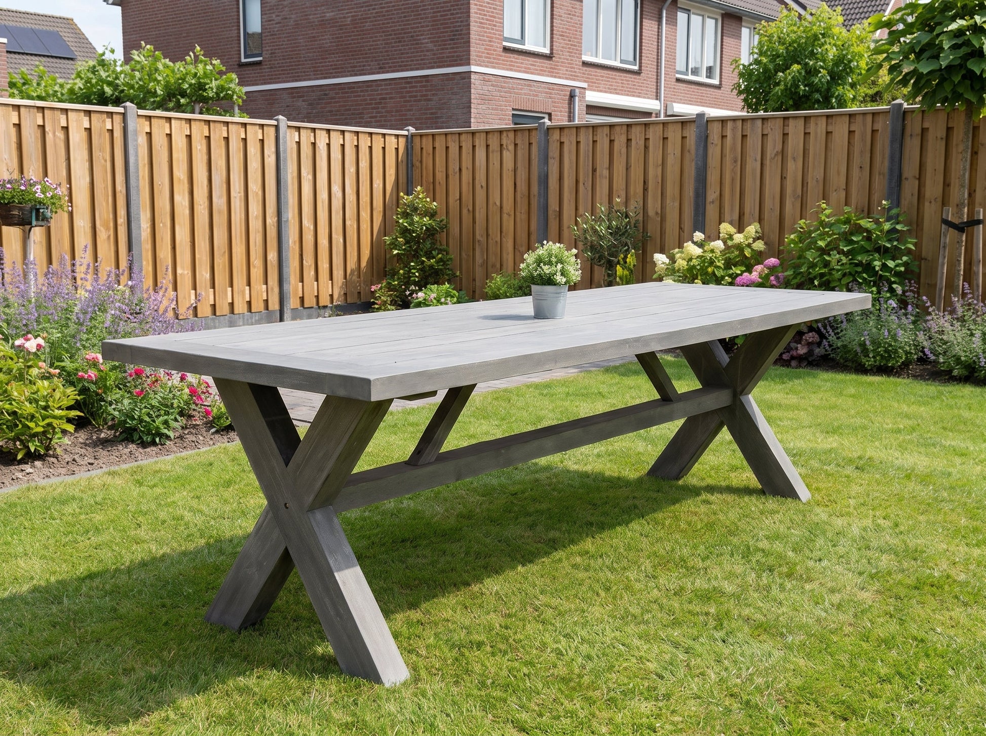 Norwich Rechthoekige Tuintafel 300 cm - Acacia in einem stimmungsvollen Garten - Outnest Gartenmöbel