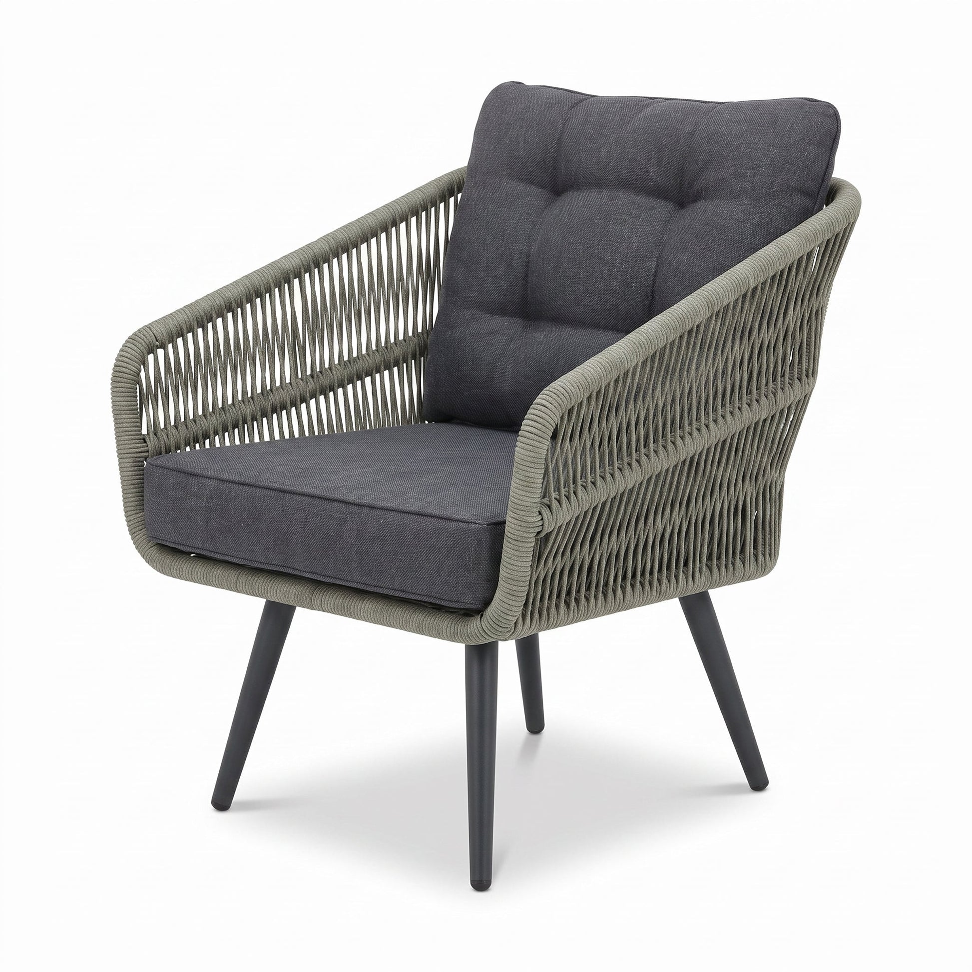 Positano Loungestoel - Olive Green in einem stimmungsvollen Garten - Outnest Gartenmöbel