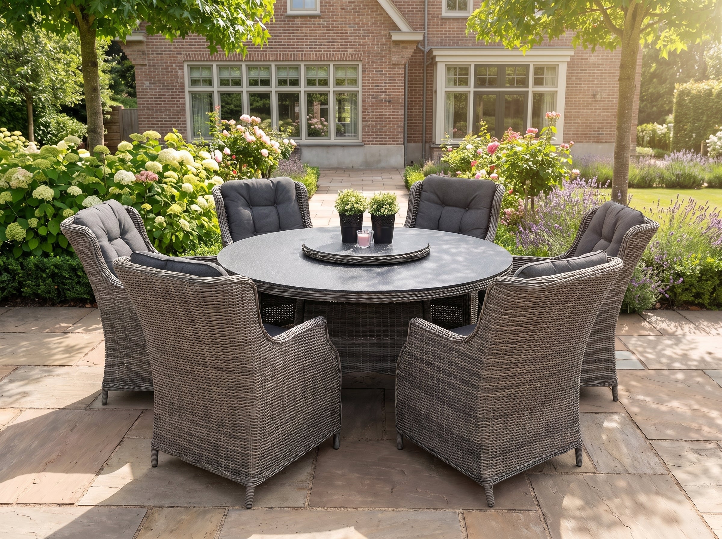 Rio-Darwin Tuinset 6 Personen - Spraystone / Kobo Grey in einem stimmungsvollen Garten - Outnest Gartenmöbel