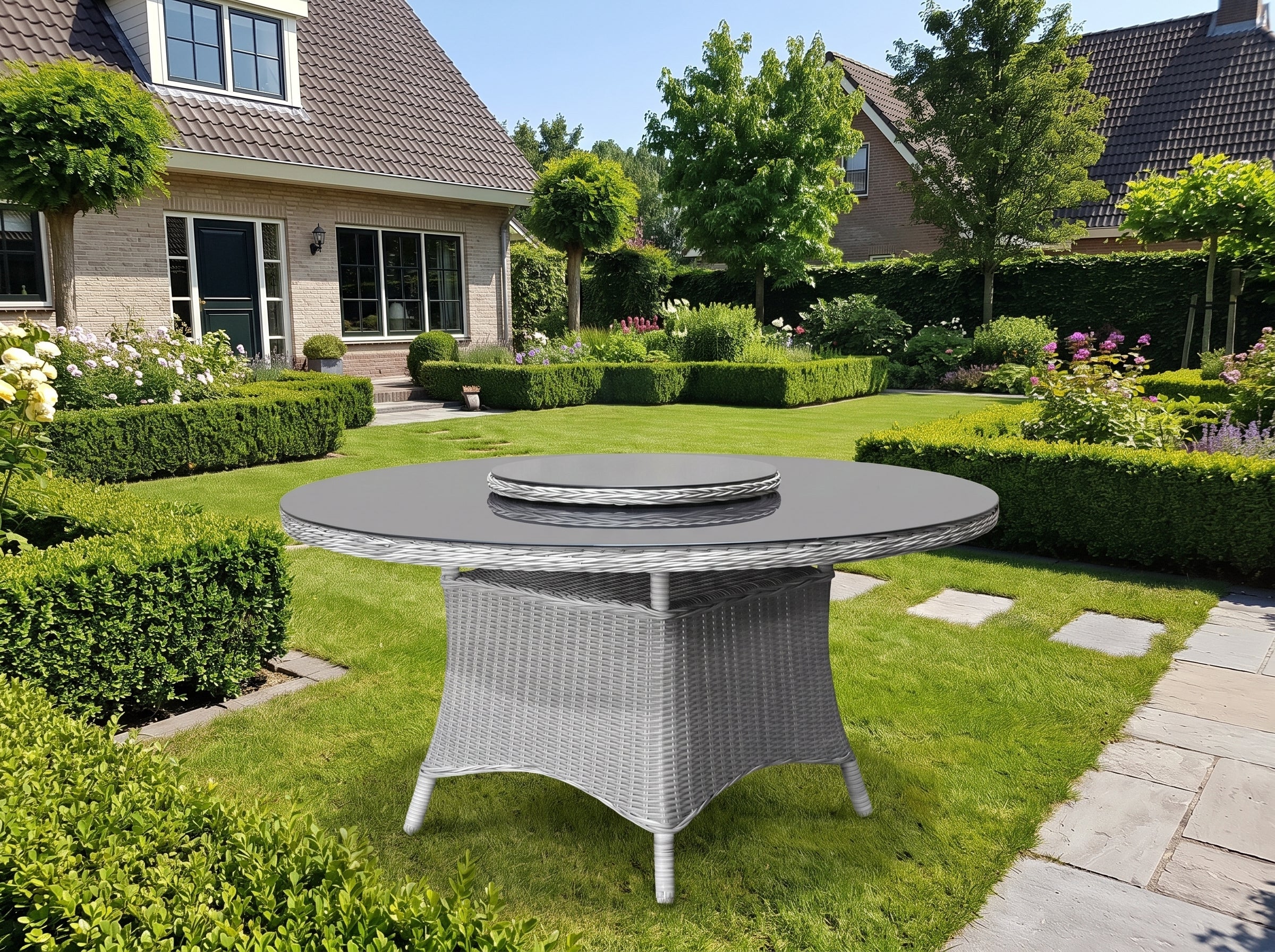 Rio Ronde Tuintafel 130 cm - Spraystone / Light Kobo Grey in einem stimmungsvollen Garten - Outnest Gartenmöbel