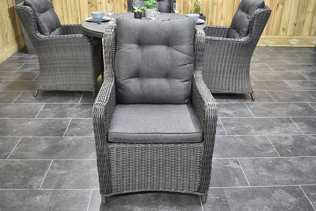 Rio tuinset 4 personen Delano Rock Grey sfeerbeeld in tuin