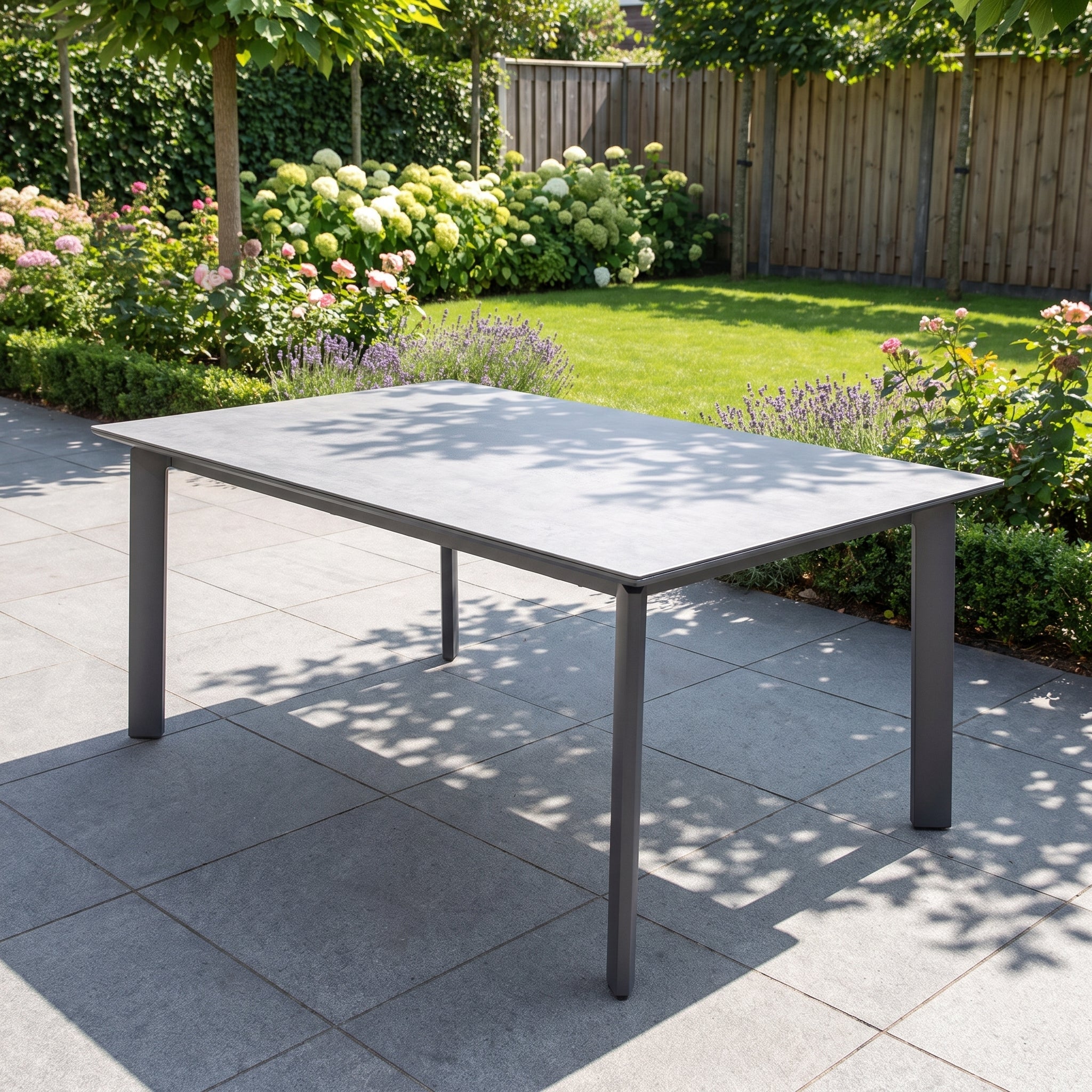 San Antonio Gartentisch Keramisch 220x100 - Lifestyle-Aufnahme auf der Terrasse - Outnest