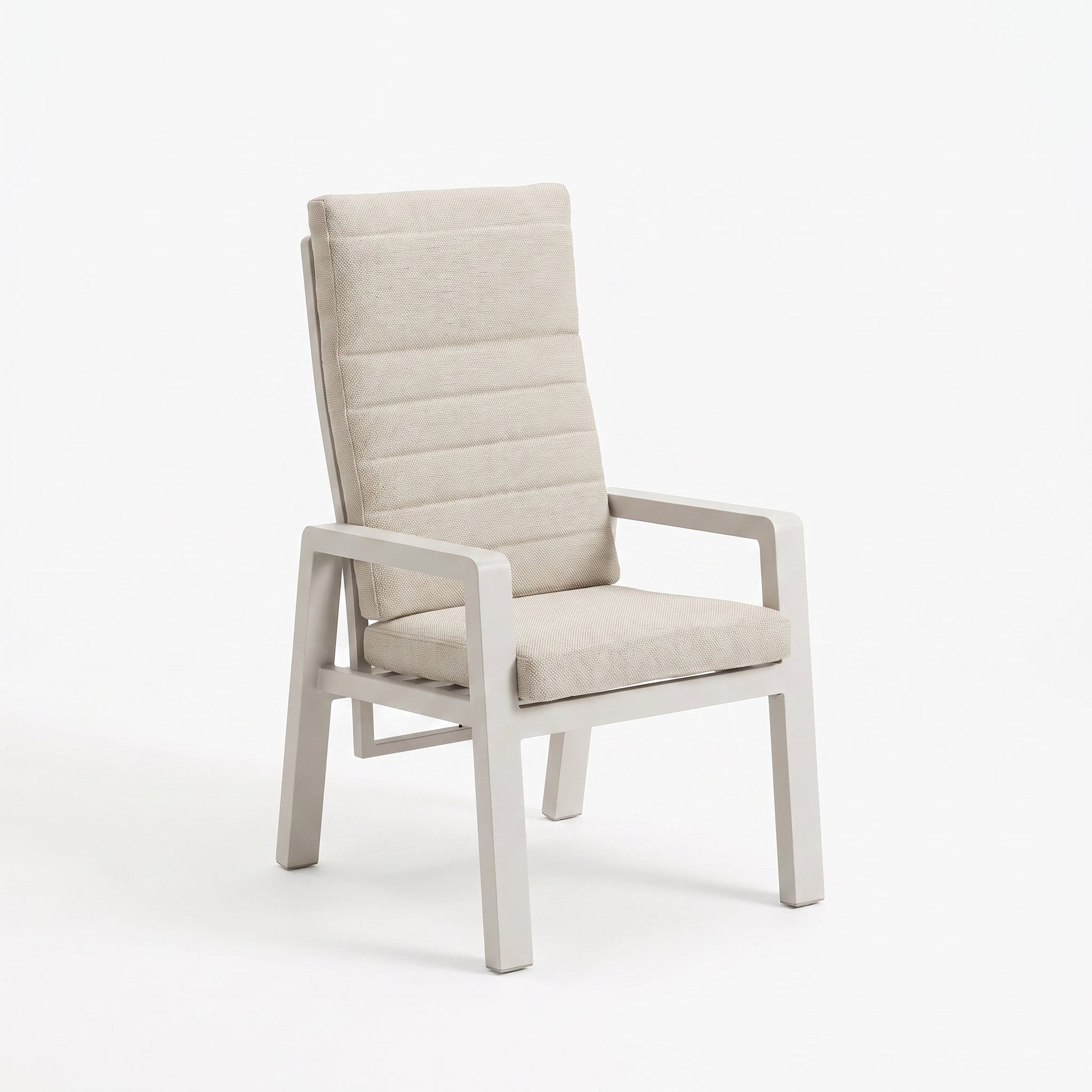 Sandro Verstelbare Tuinstoel | Dining - Beige in einem stimmungsvollen Garten - Outnest Gartenmöbel